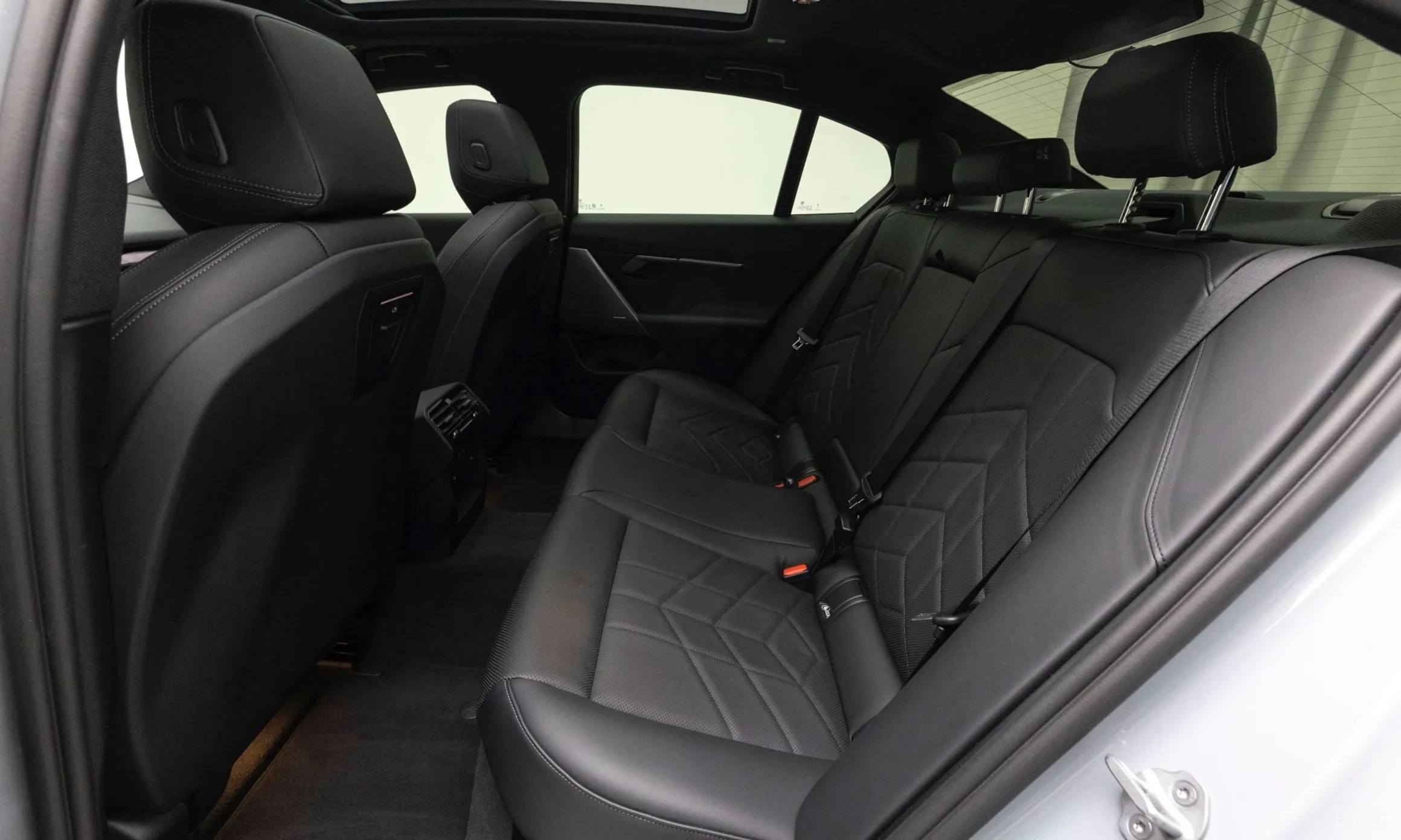 BMW 5 Series (G60) превью 11