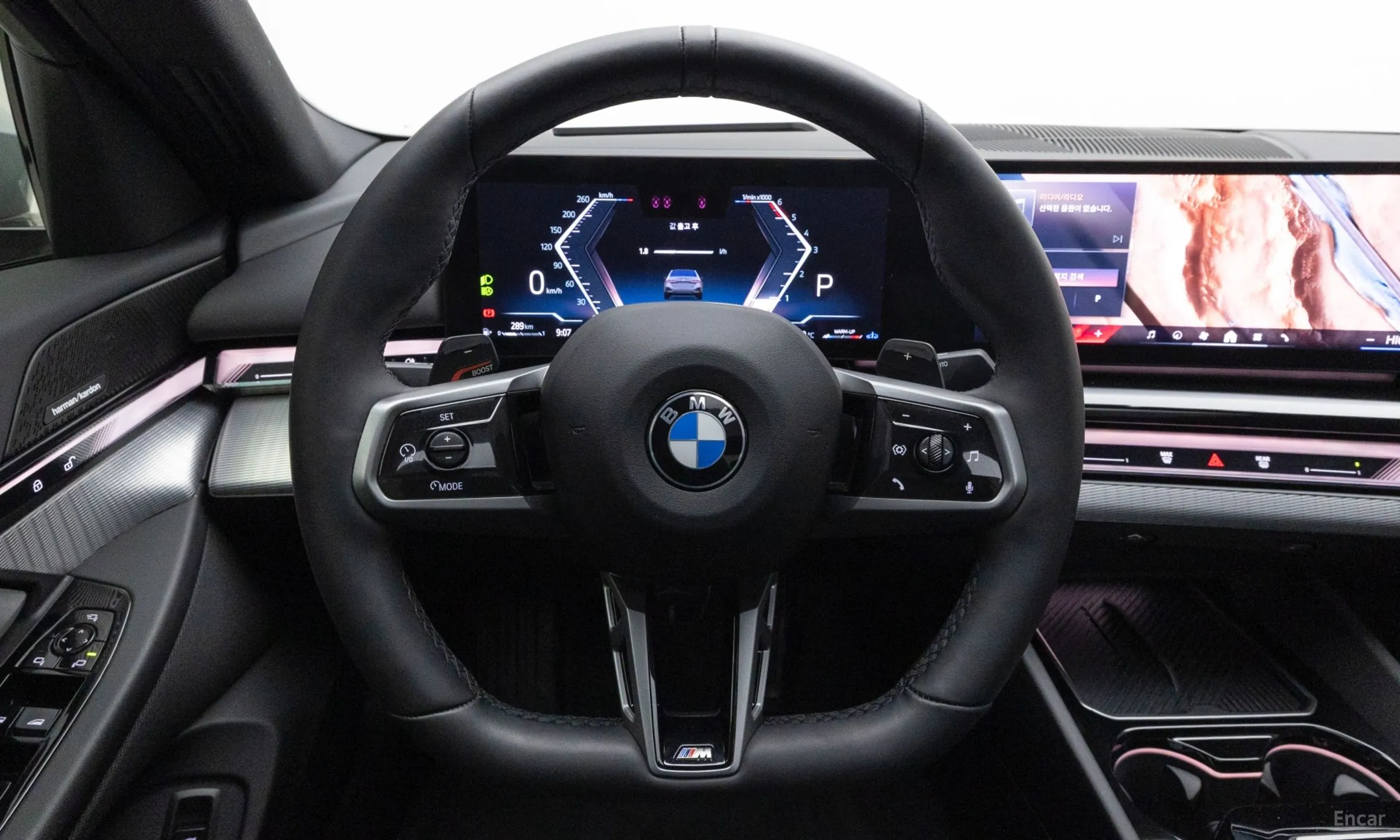 BMW 5 Series (G60) превью 14