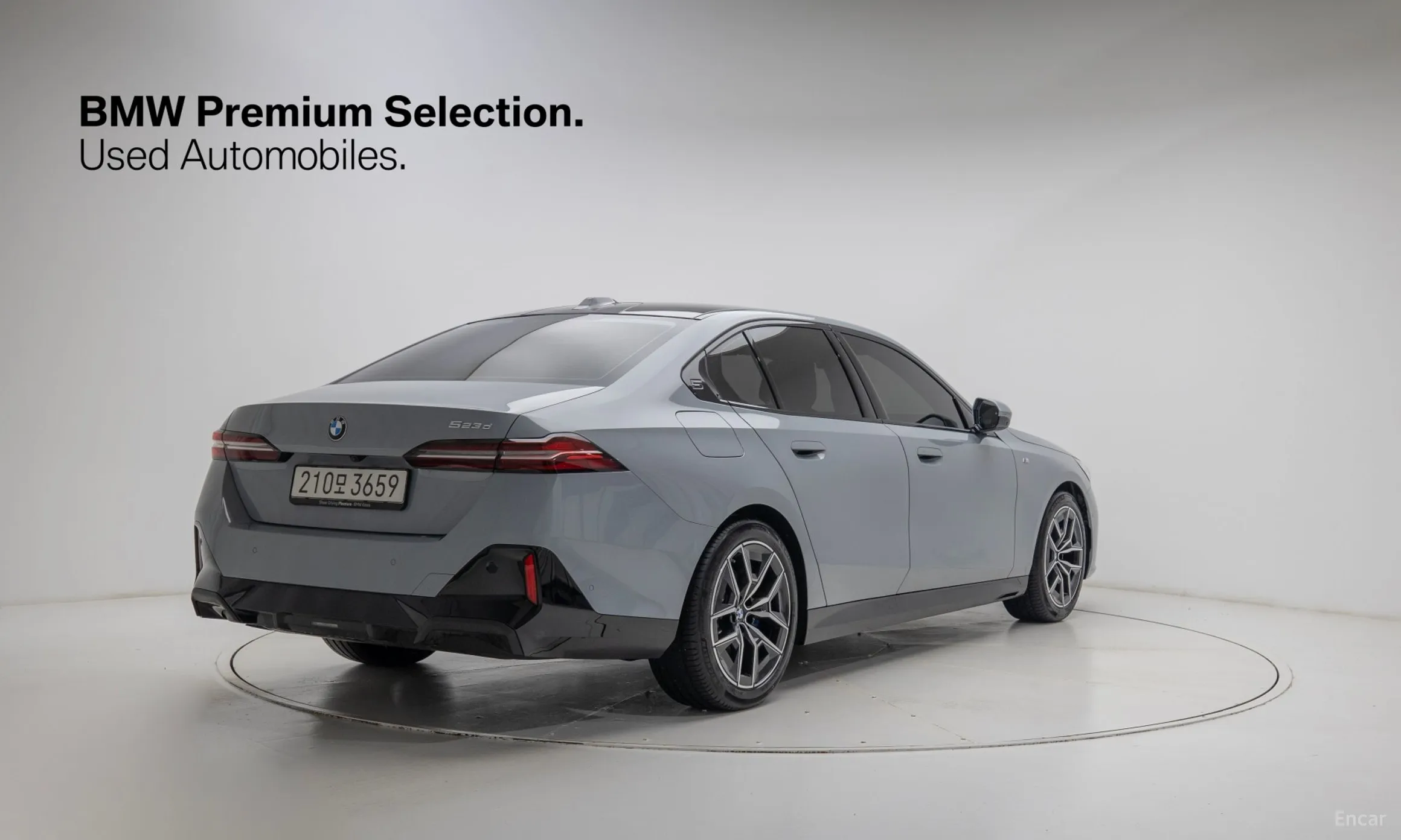 BMW 5 Series (G60) превью 2