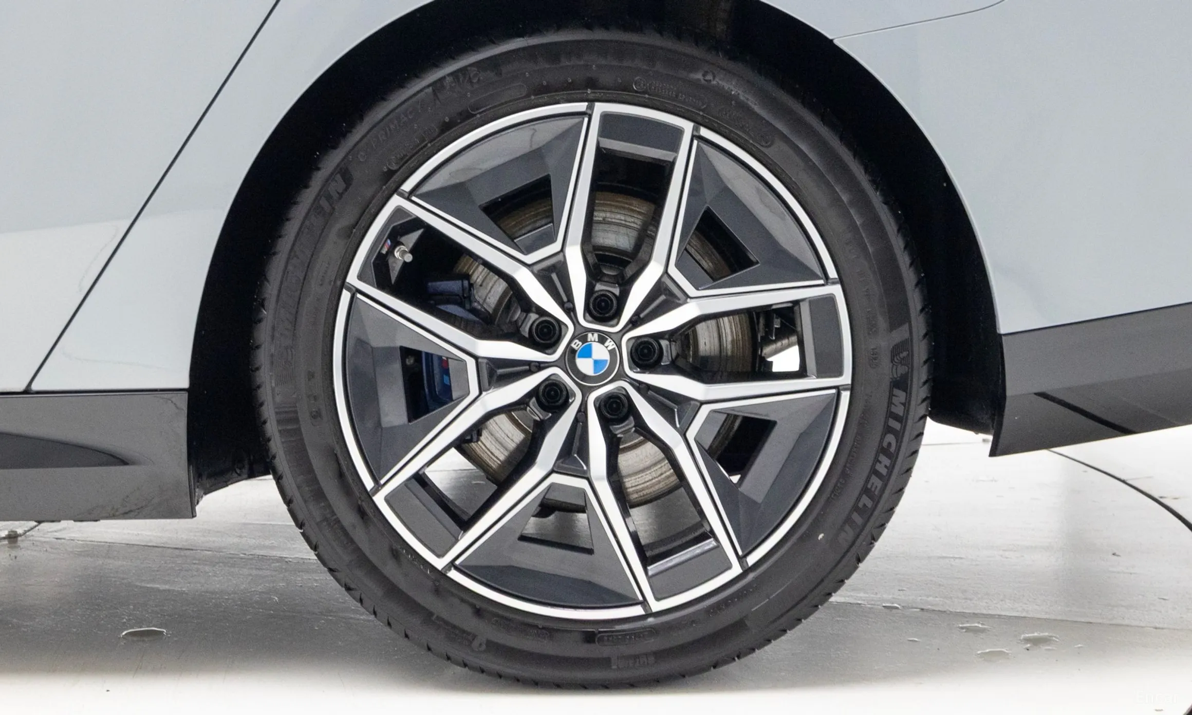 BMW 5 Series (G60) превью 5
