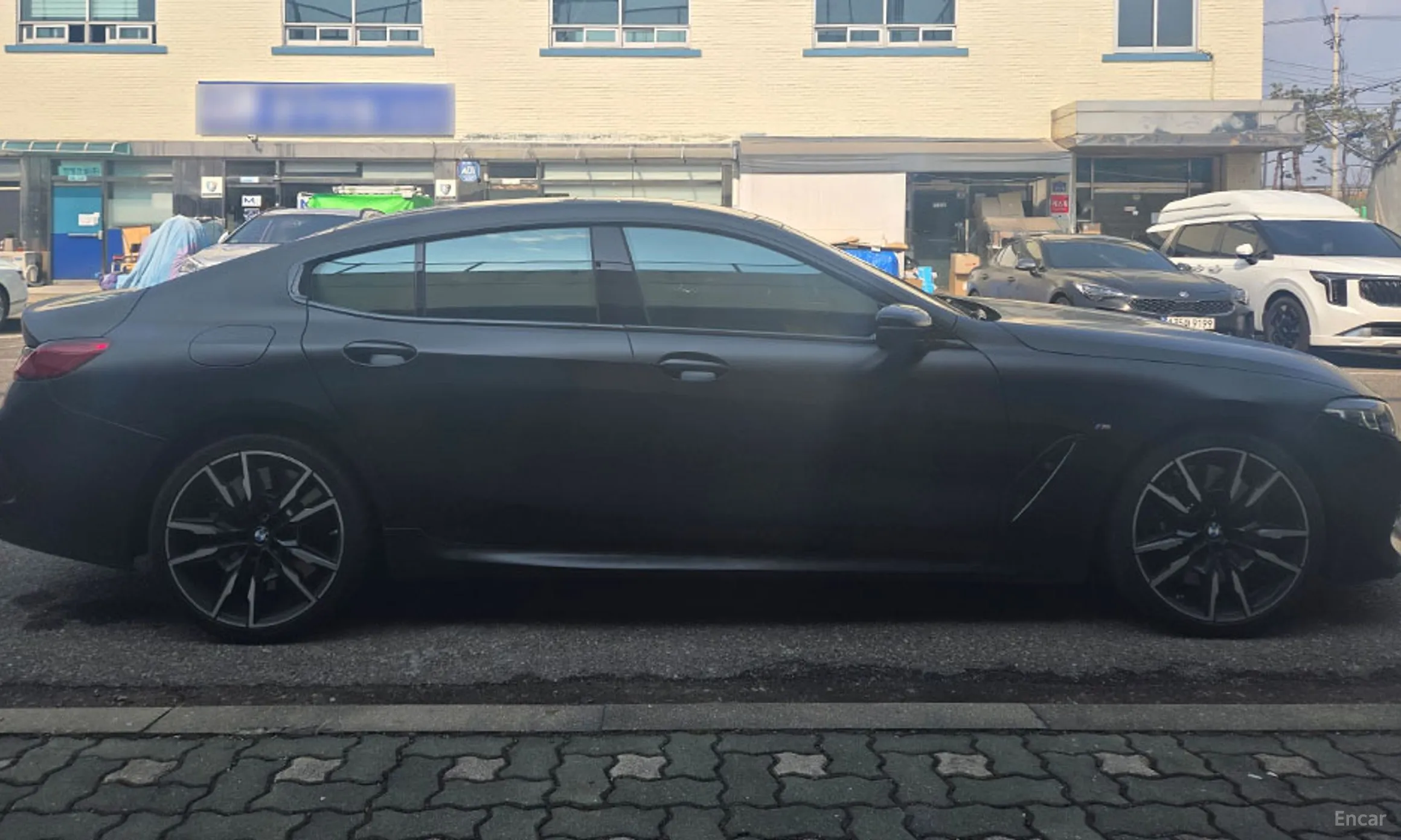 BMW 8-series (G15) превью 3