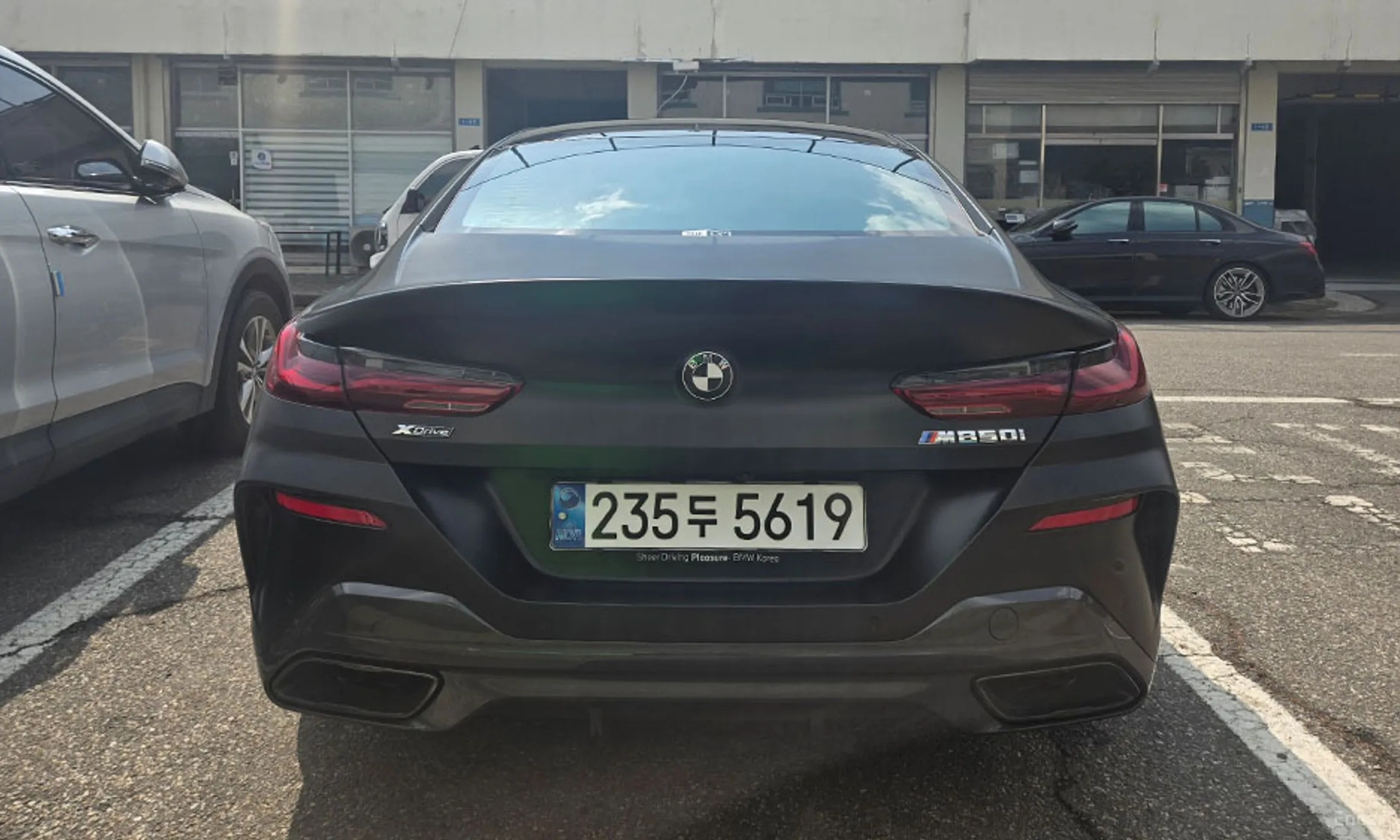 BMW 8-series (G15) превью 4