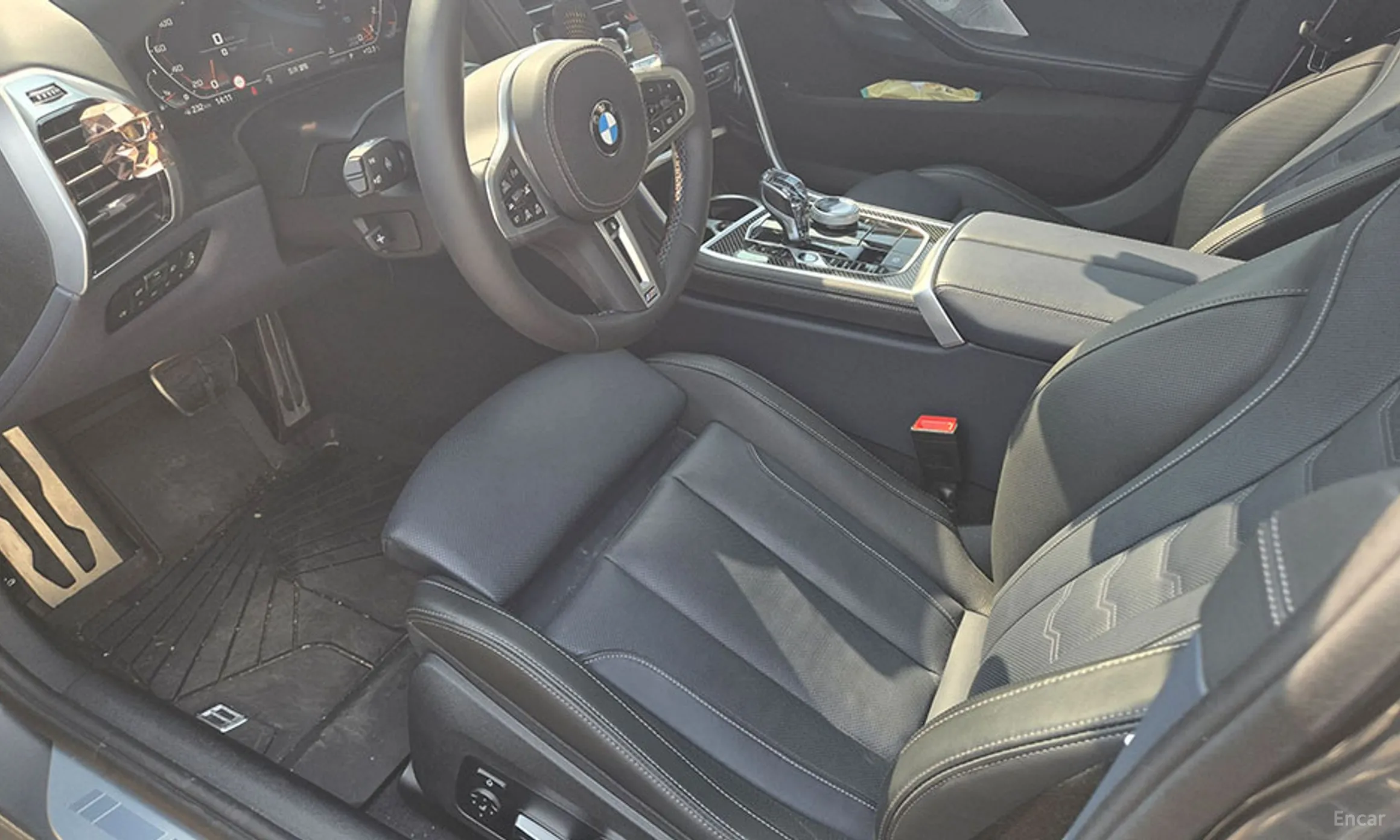 BMW 8-series (G15) превью 5