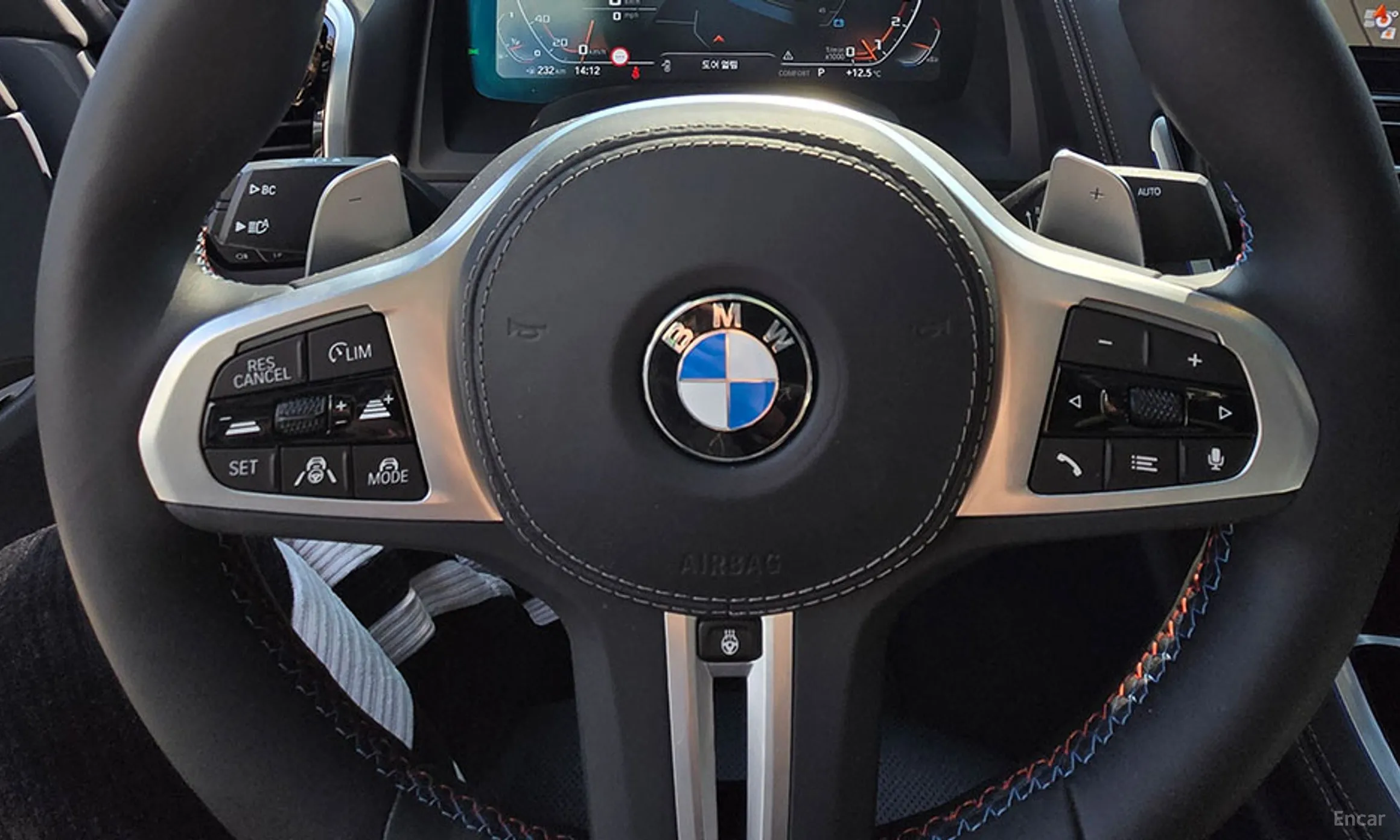 BMW 8-series (G15) превью 7