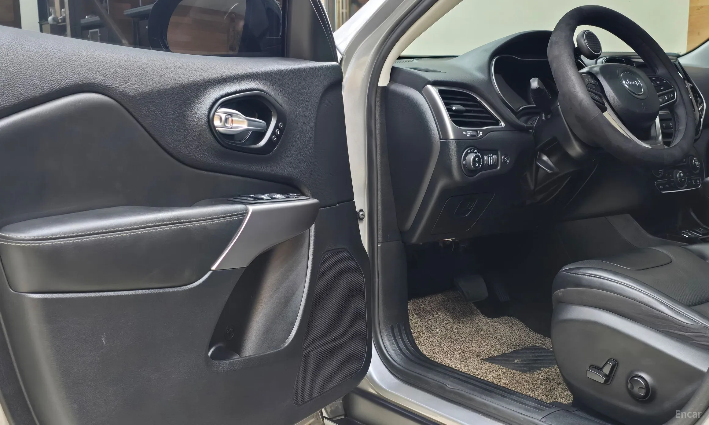 Jeep Cherokee (KL) превью 15