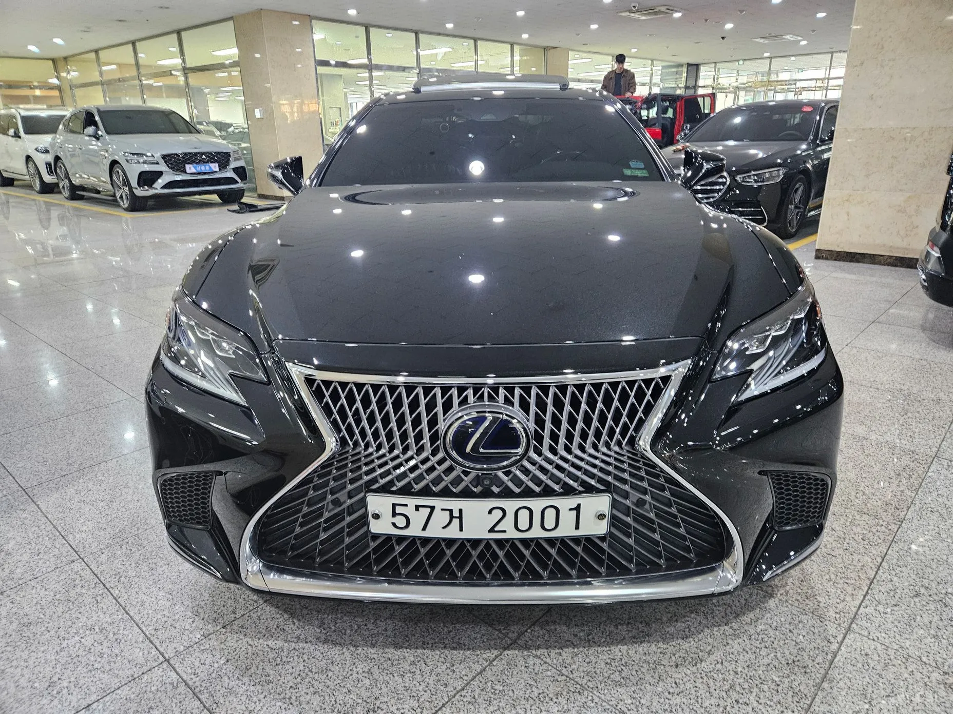 Lexus LS500h Gen 5