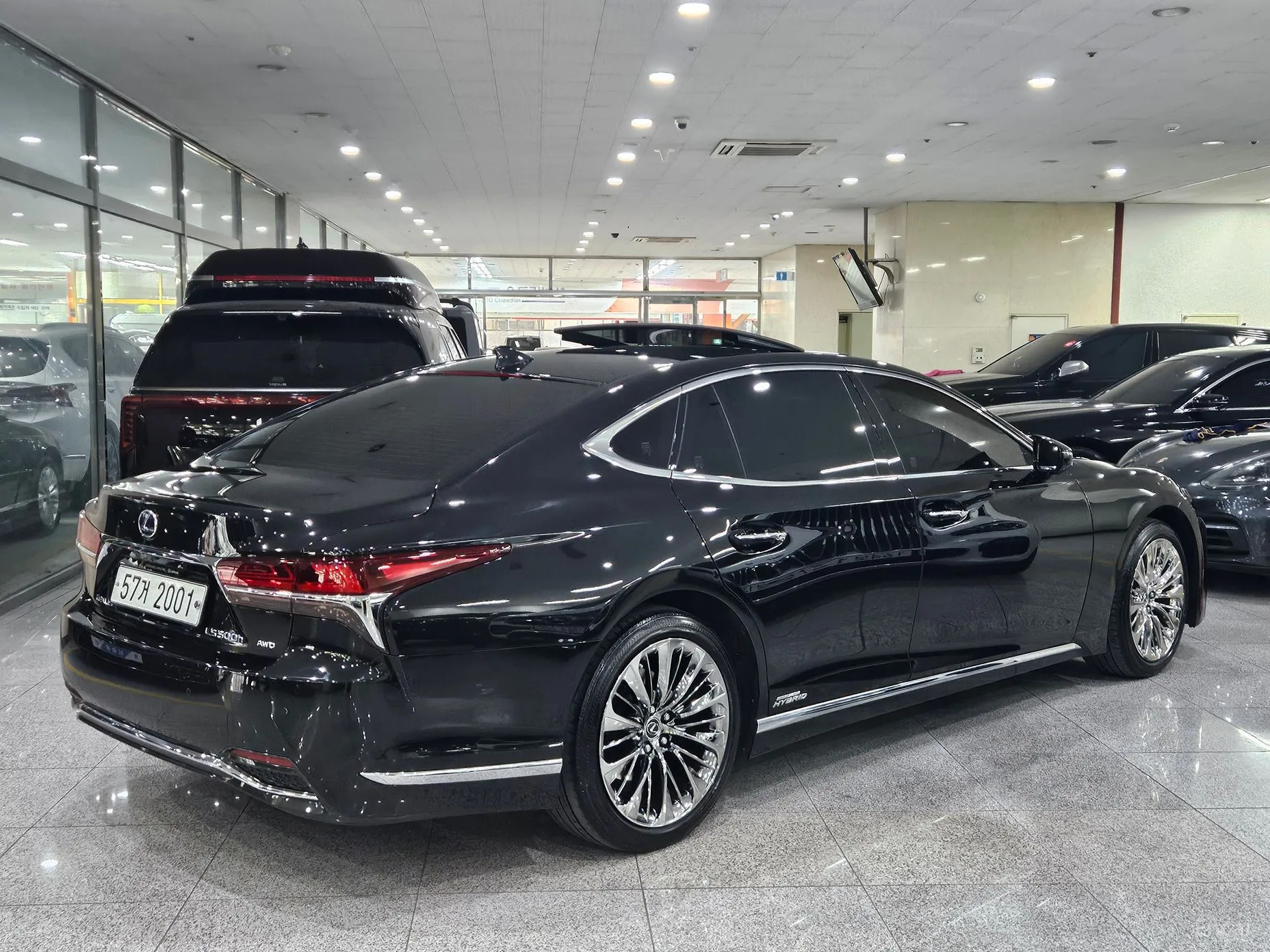 Lexus LS500h Gen 5 превью 3