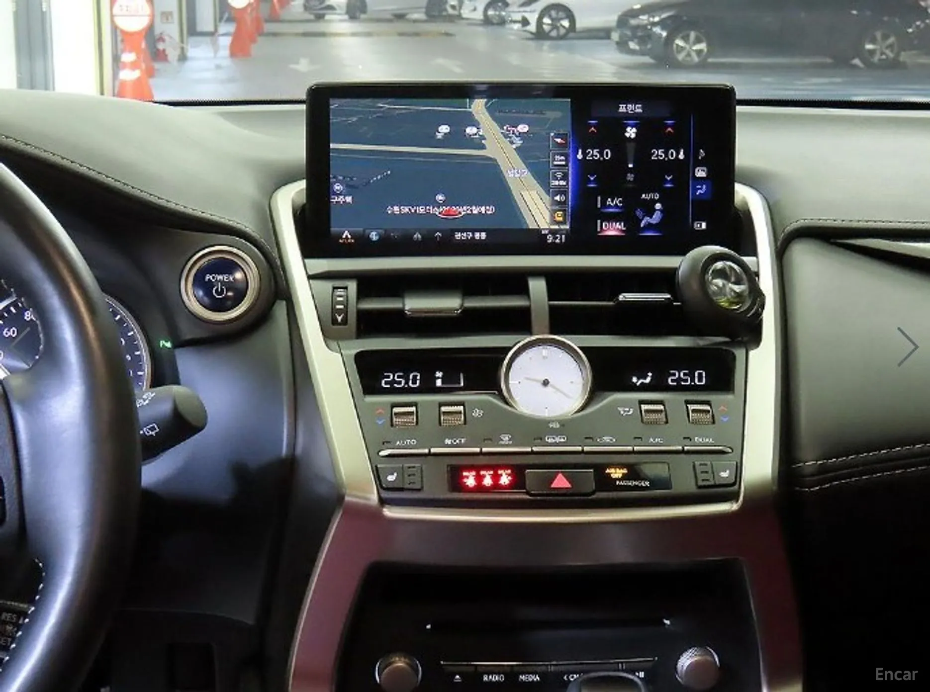 Lexus NX300h превью 11
