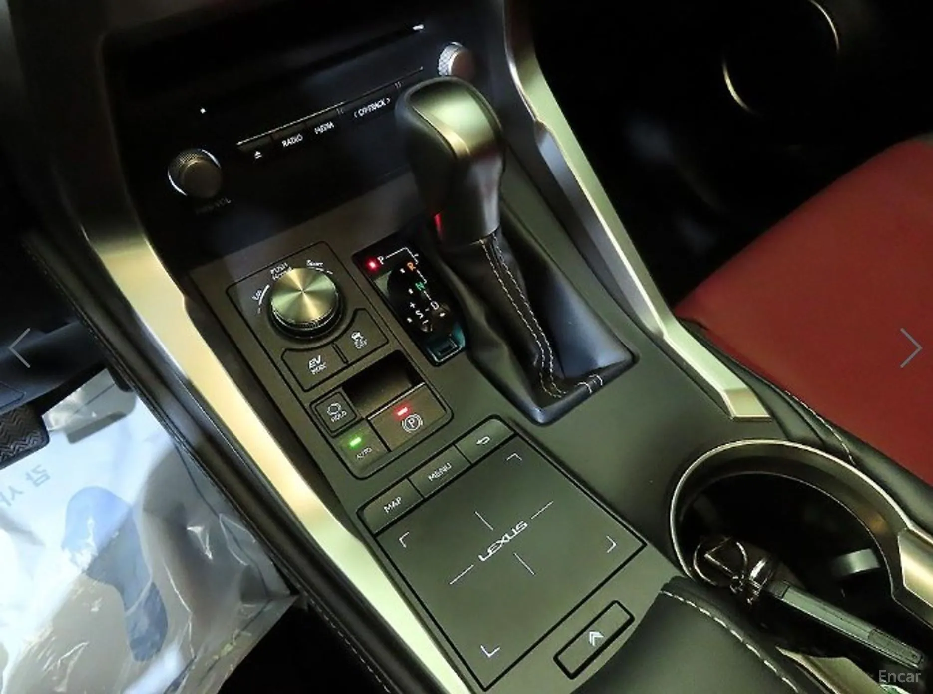 Lexus NX300h превью 12