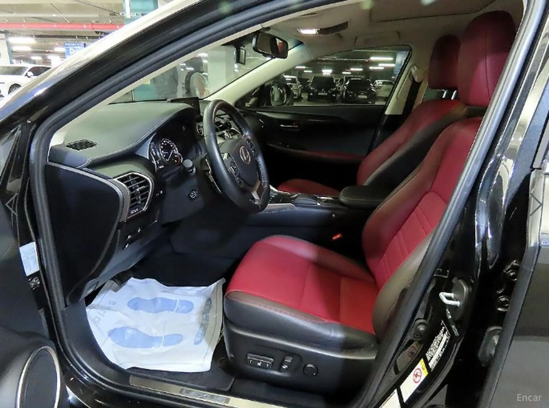 Lexus NX300h превью 6