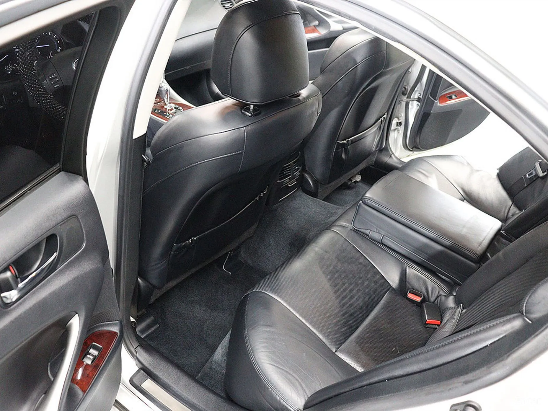 Lexus IS250 превью 16