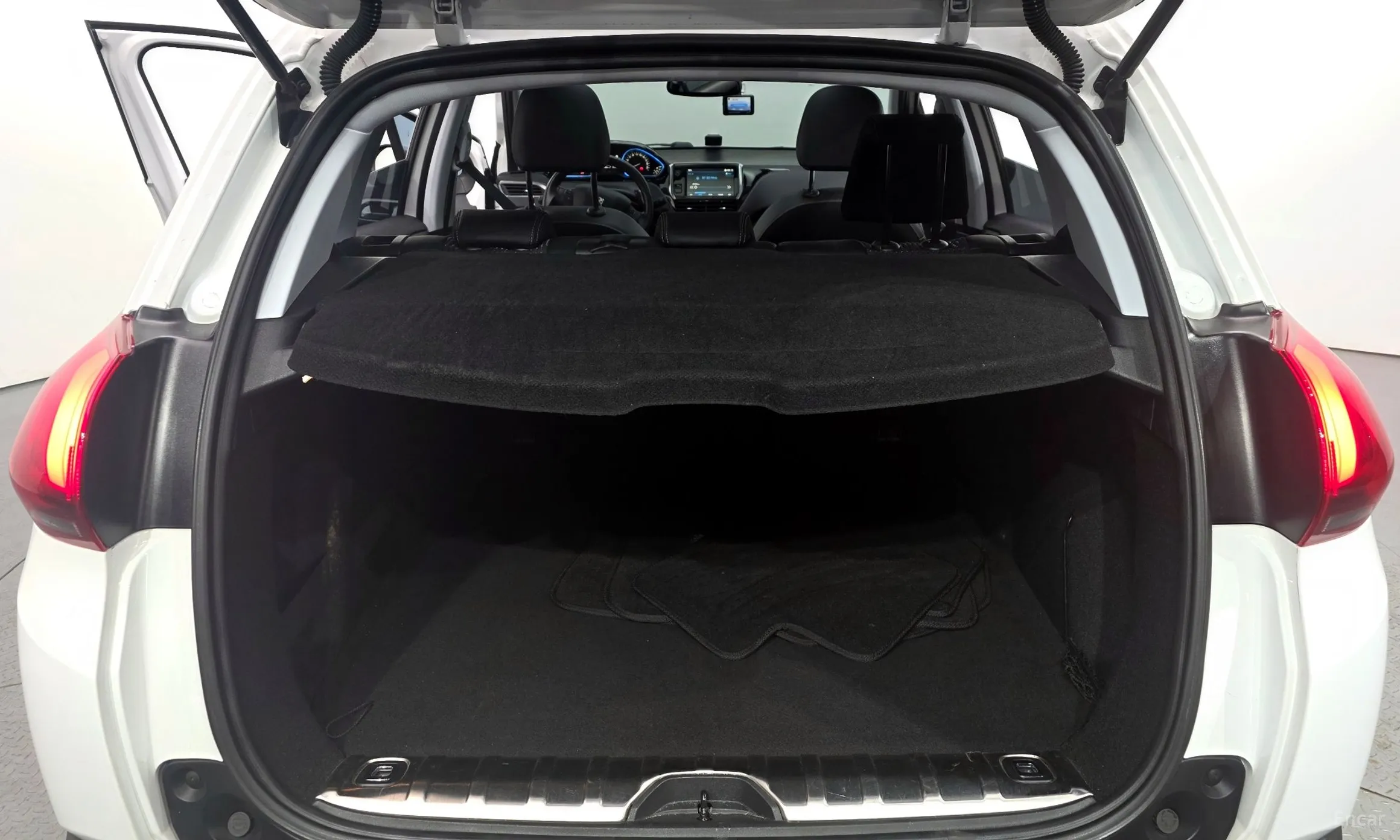 Peugeot 2008. превью 20