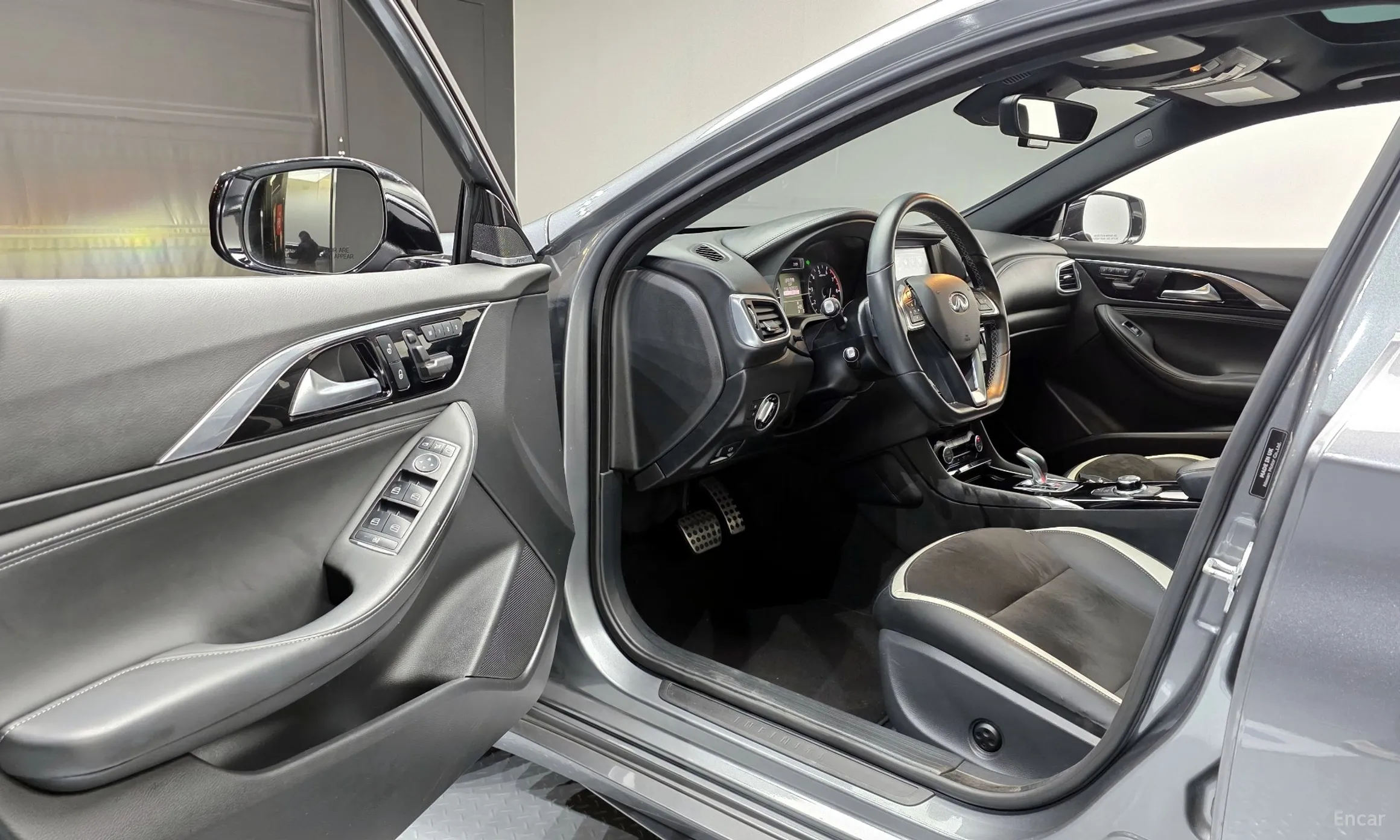 Infiniti Q30 превью 11