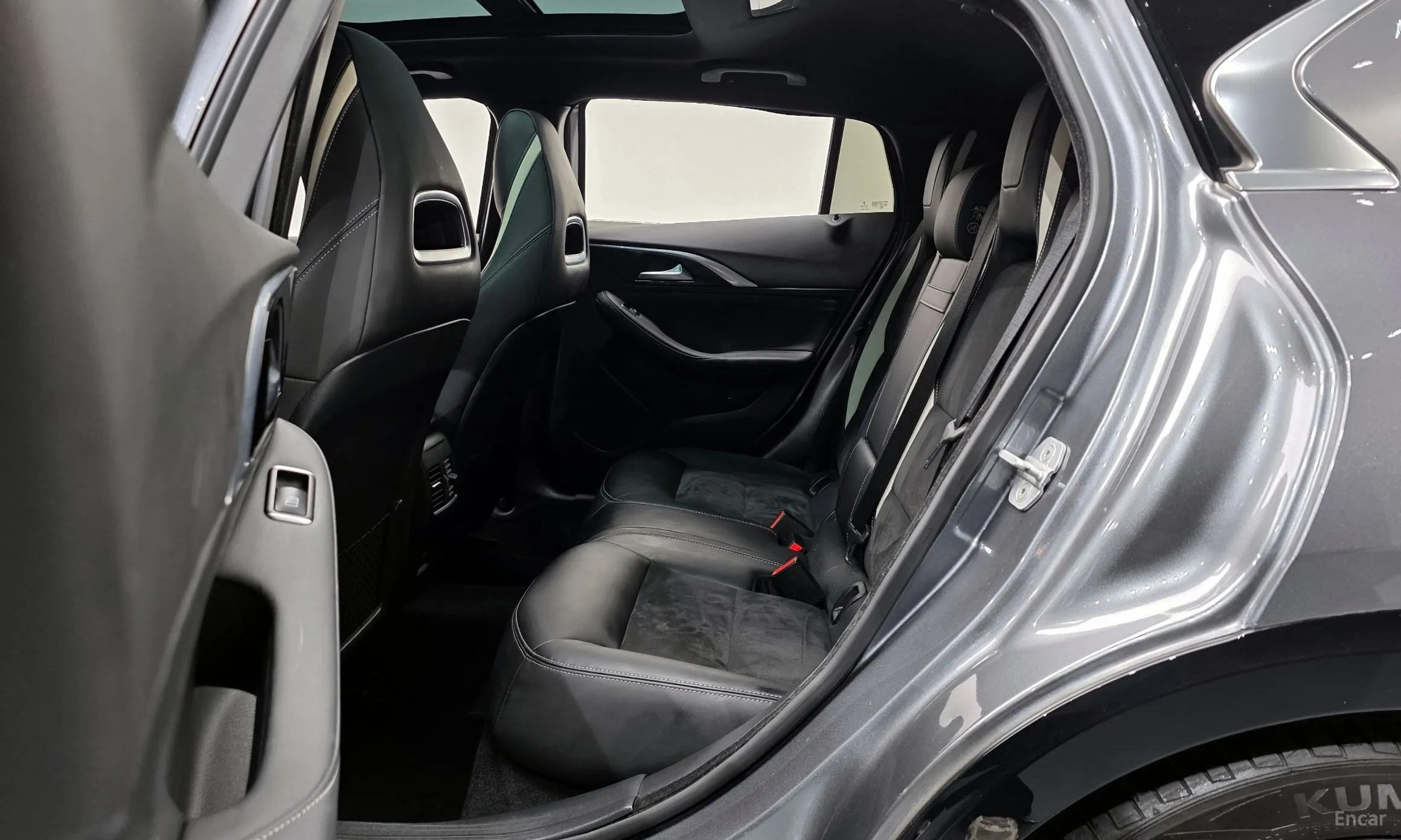 Infiniti Q30 превью 12