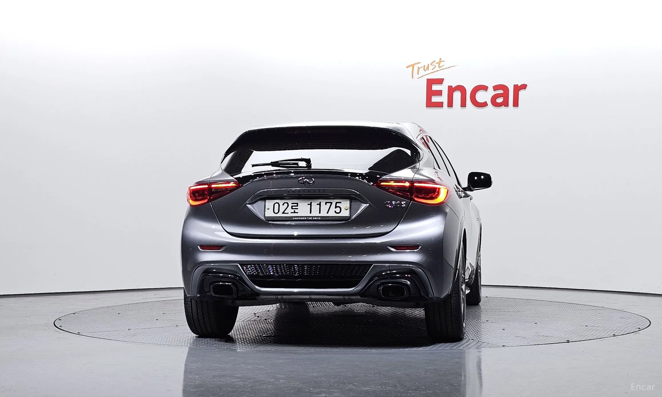 Infiniti Q30 превью 4