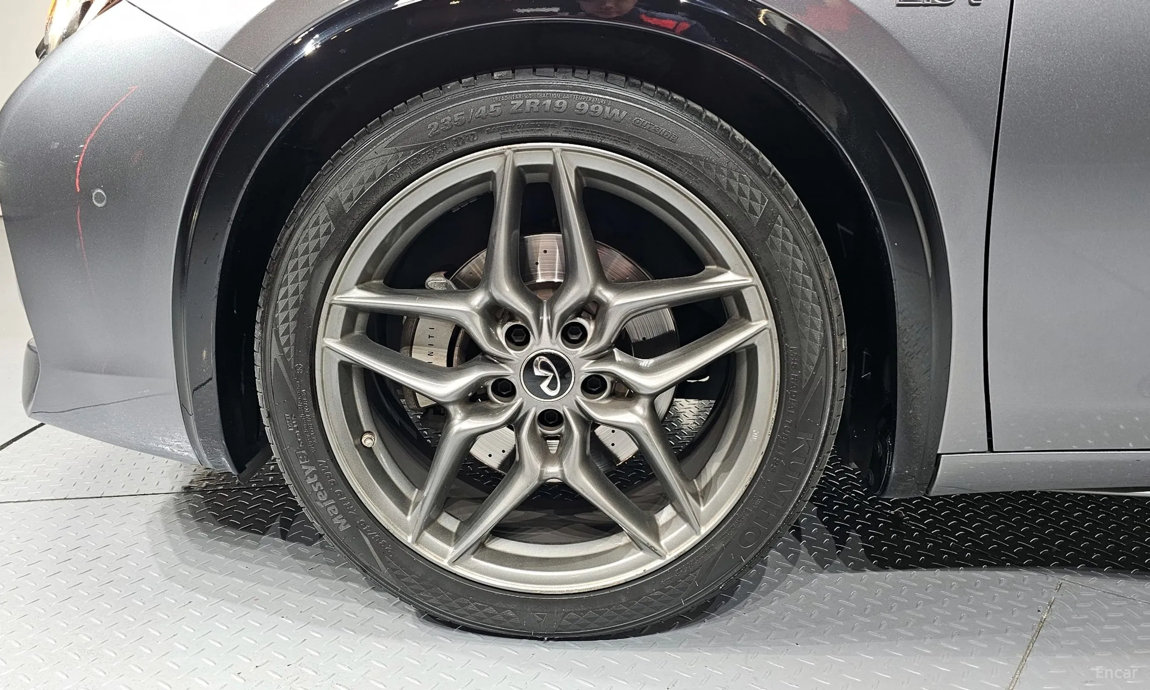 Infiniti Q30 превью 5