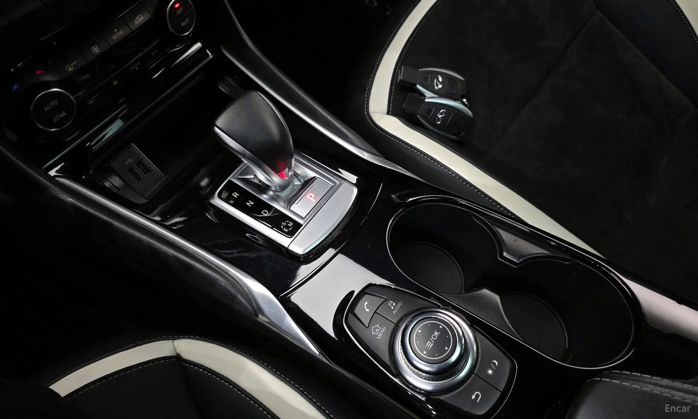 Infiniti Q30 превью 9
