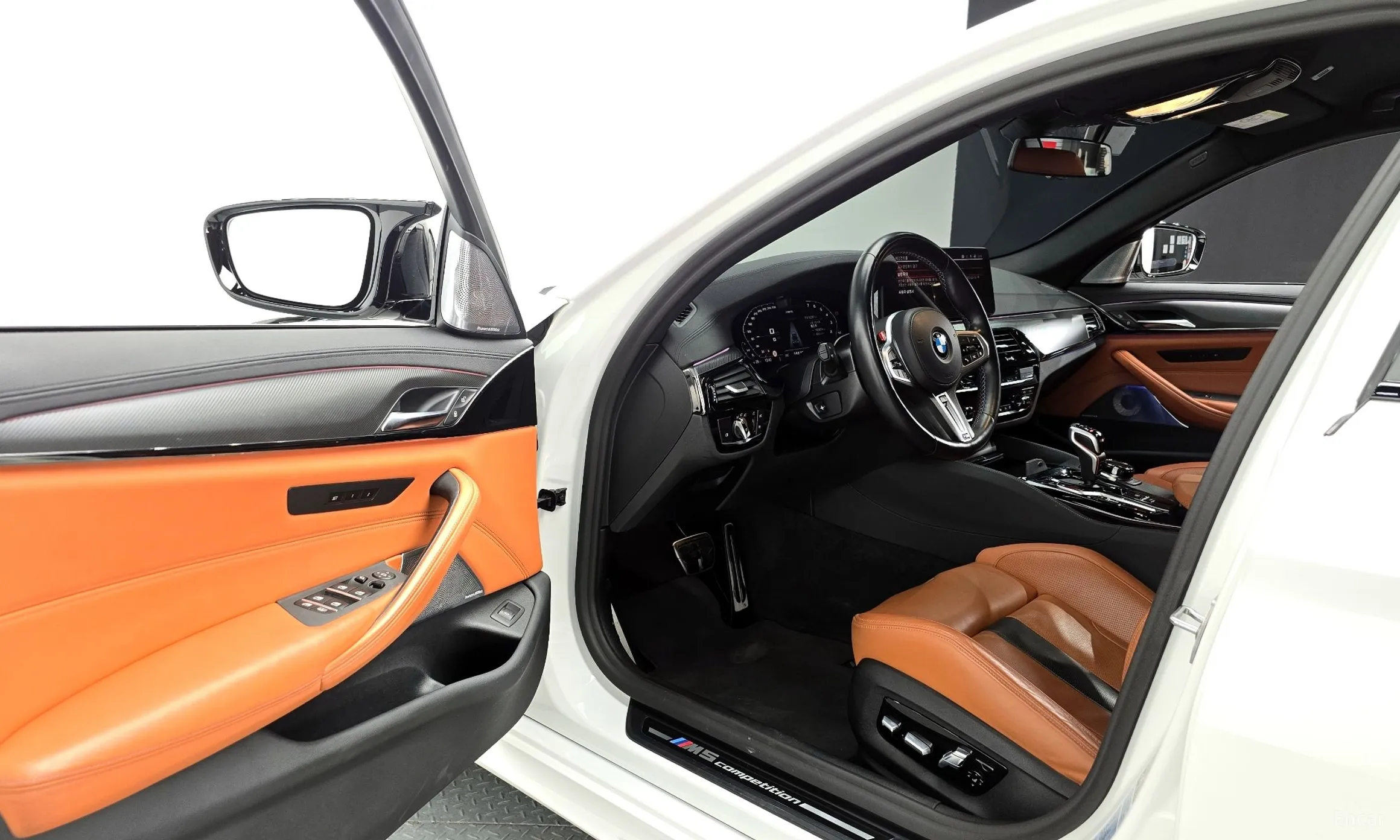 BMW M5 (F90) превью 11