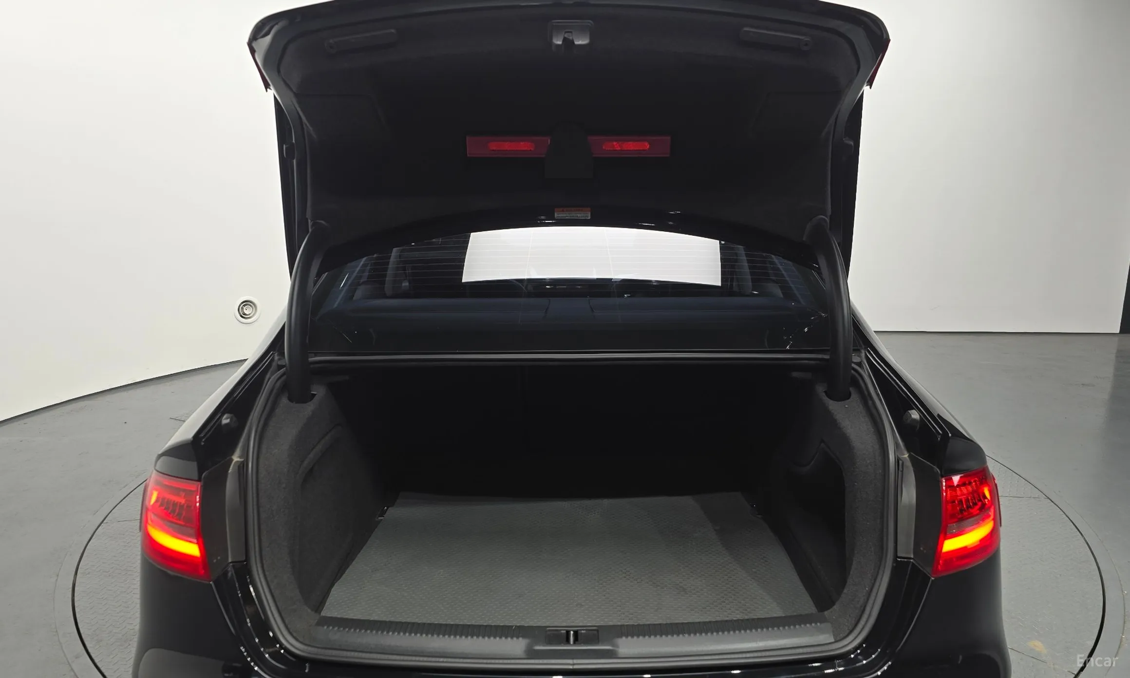 Audi New A4 превью 19