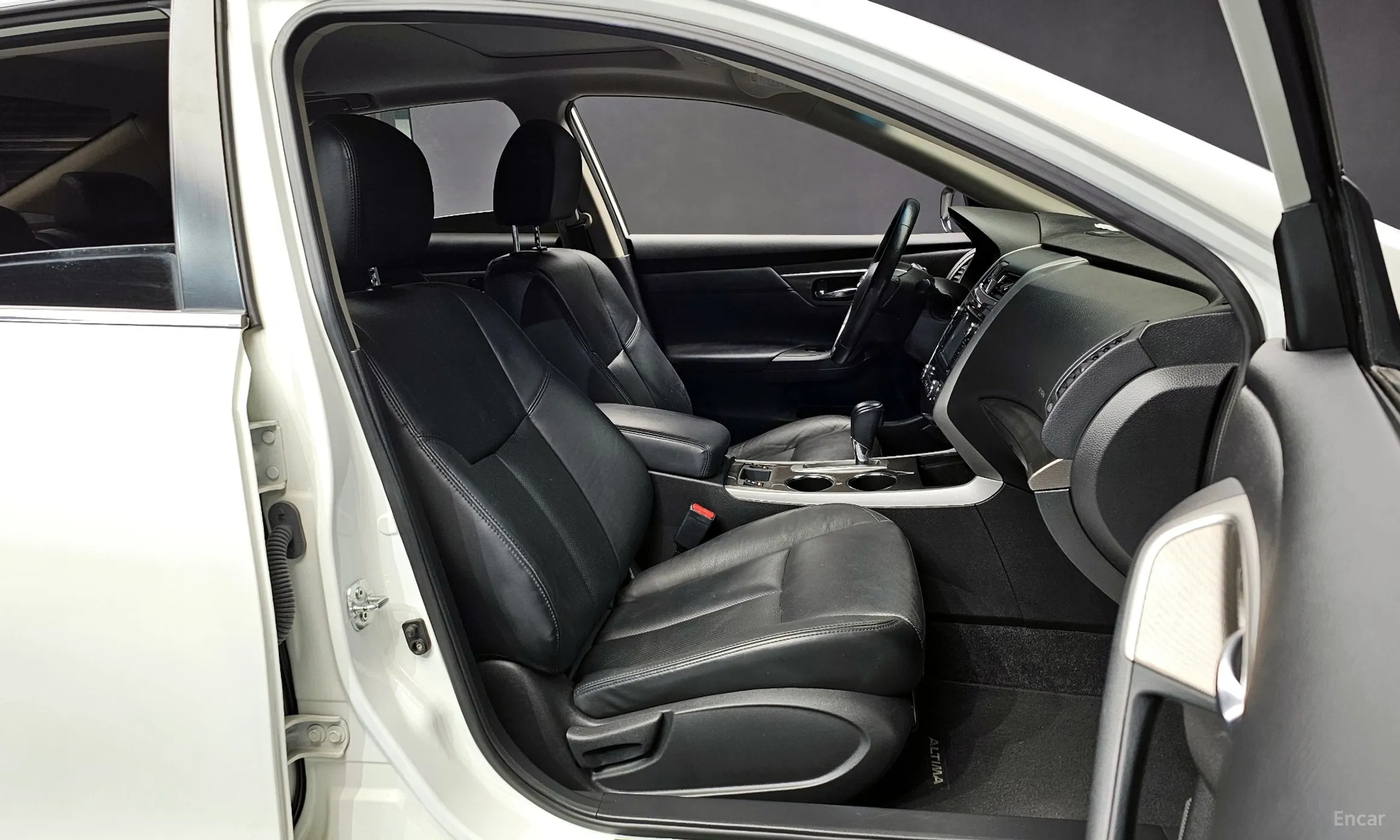 Nissan Altima превью 10