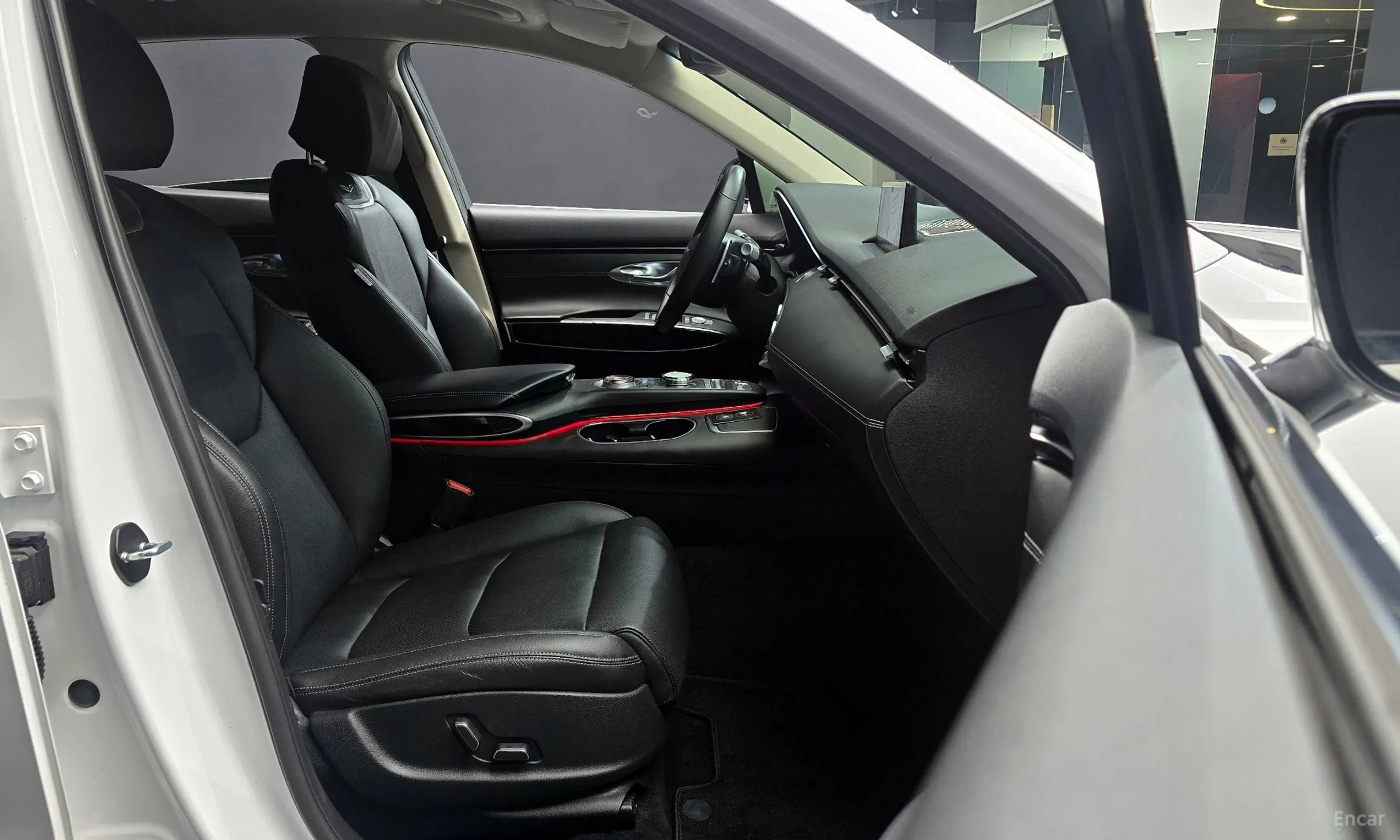 Genesis GV70 превью 10