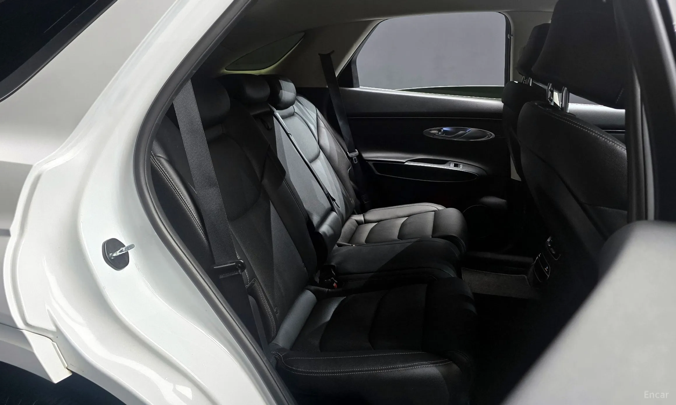 Genesis GV70 превью 12