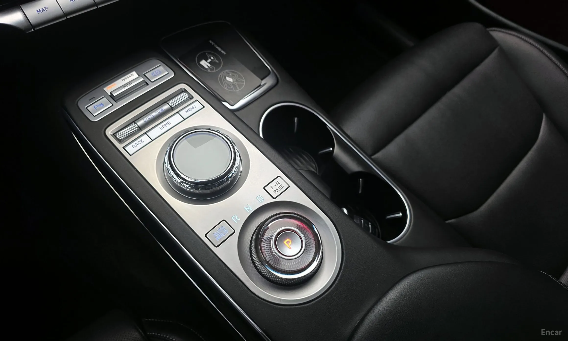 Genesis GV70 превью 9