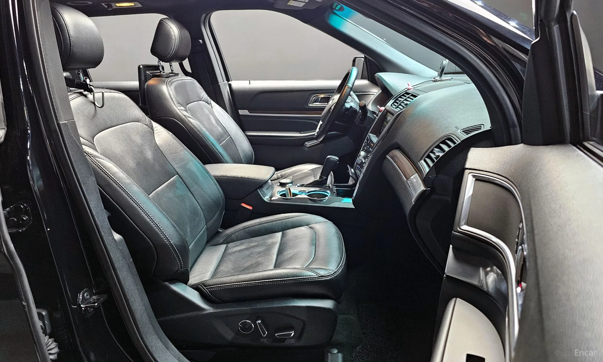 Ford Explorer превью 10
