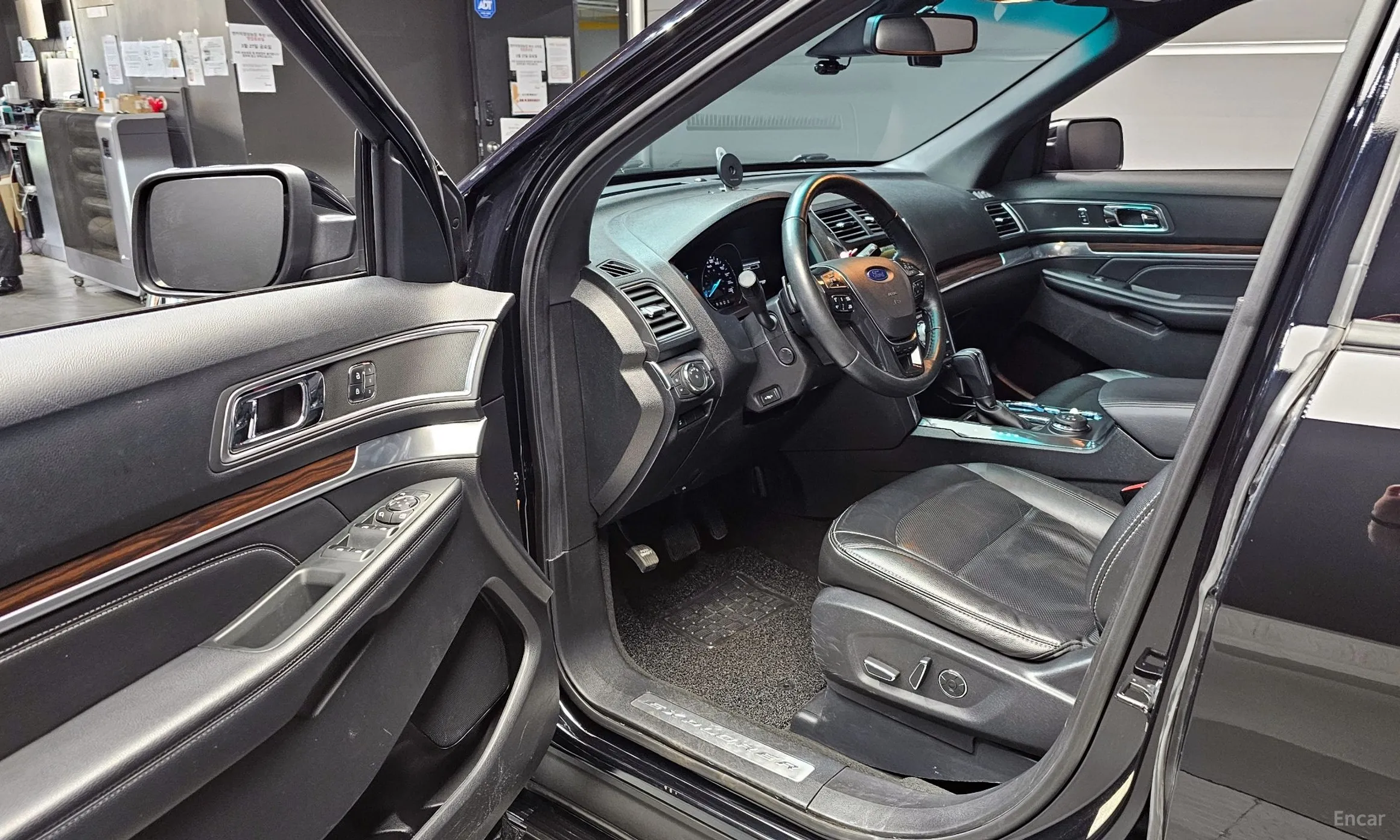 Ford Explorer превью 11