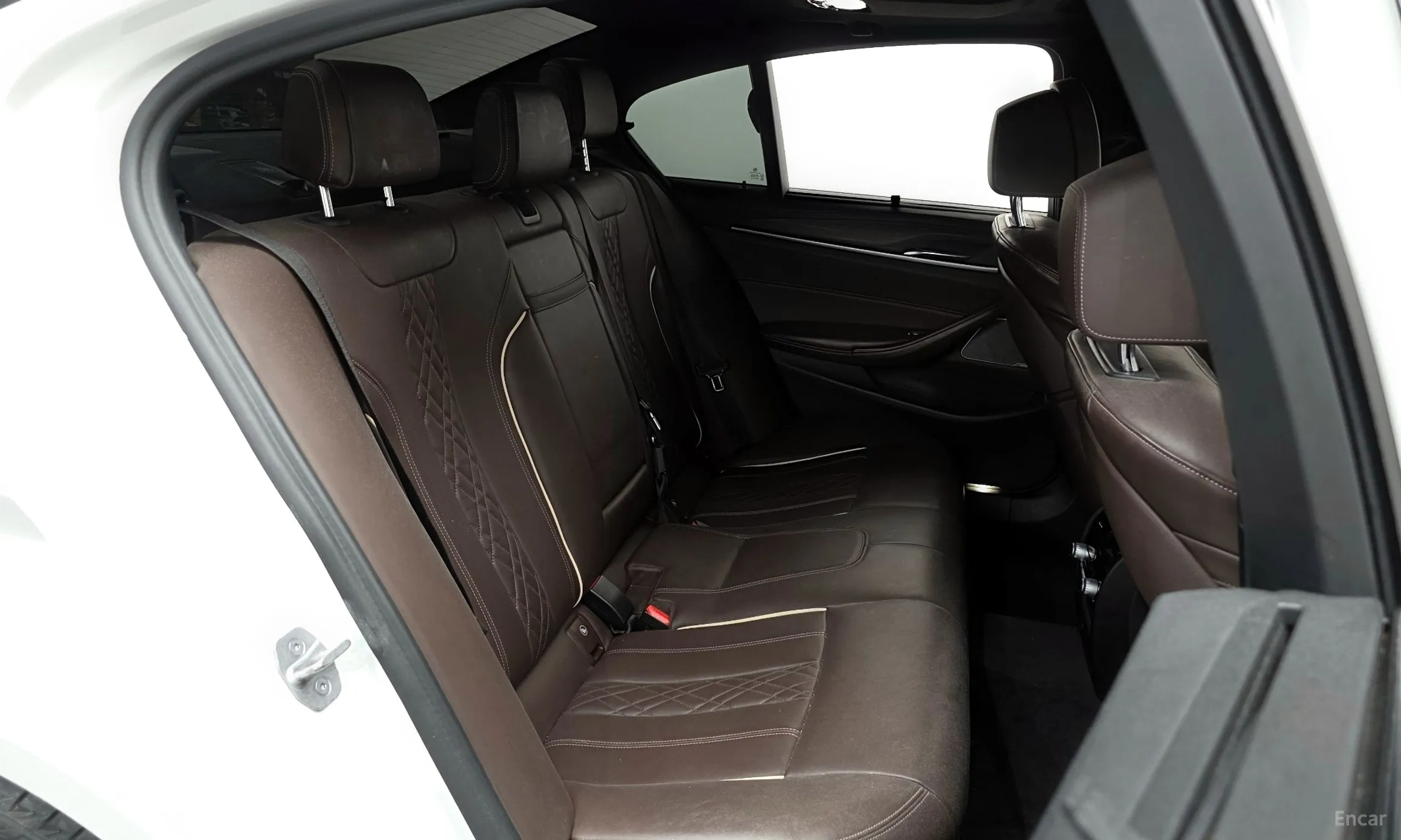 BMW 5 Series (G30) превью 12