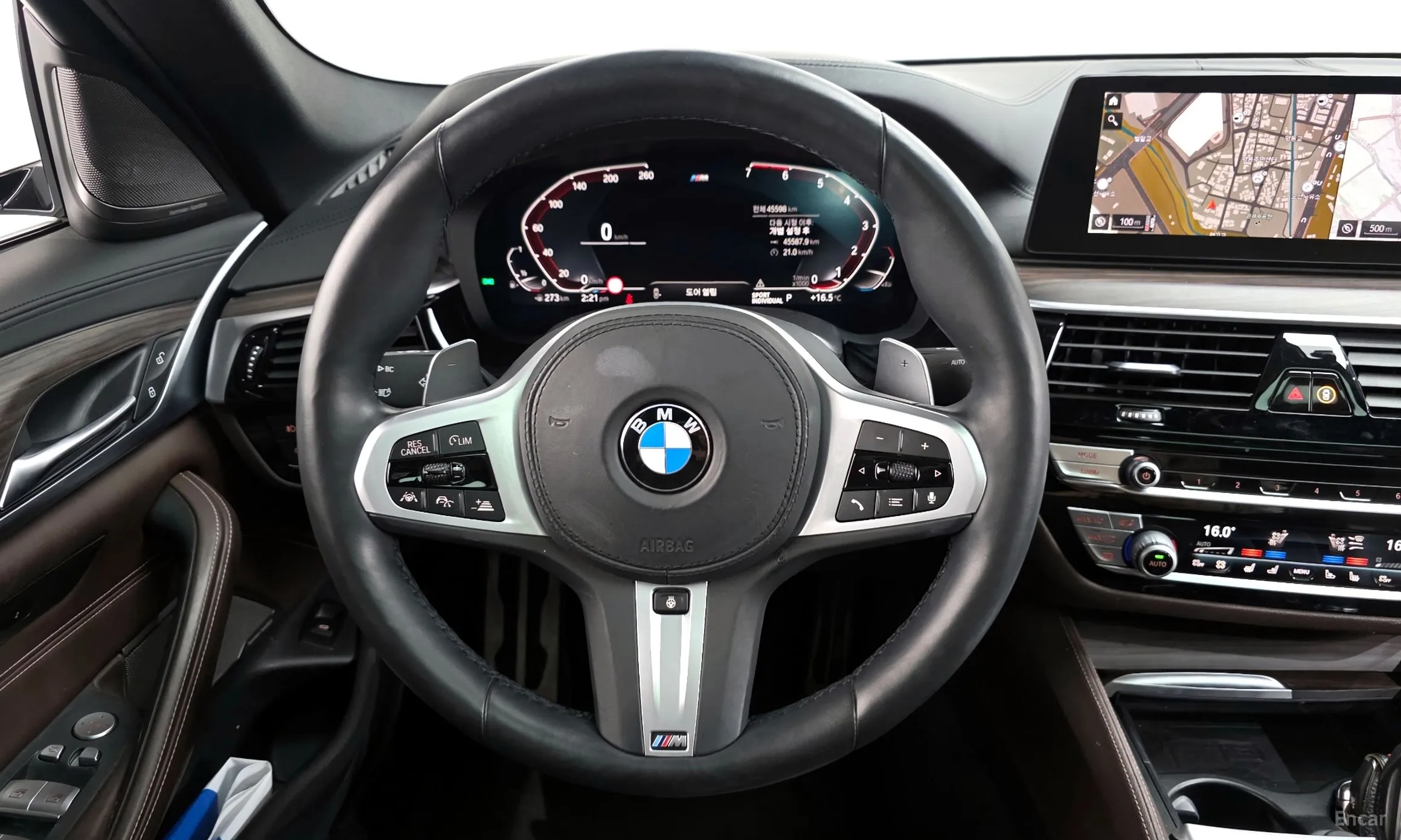 BMW 5 Series (G30) превью 13