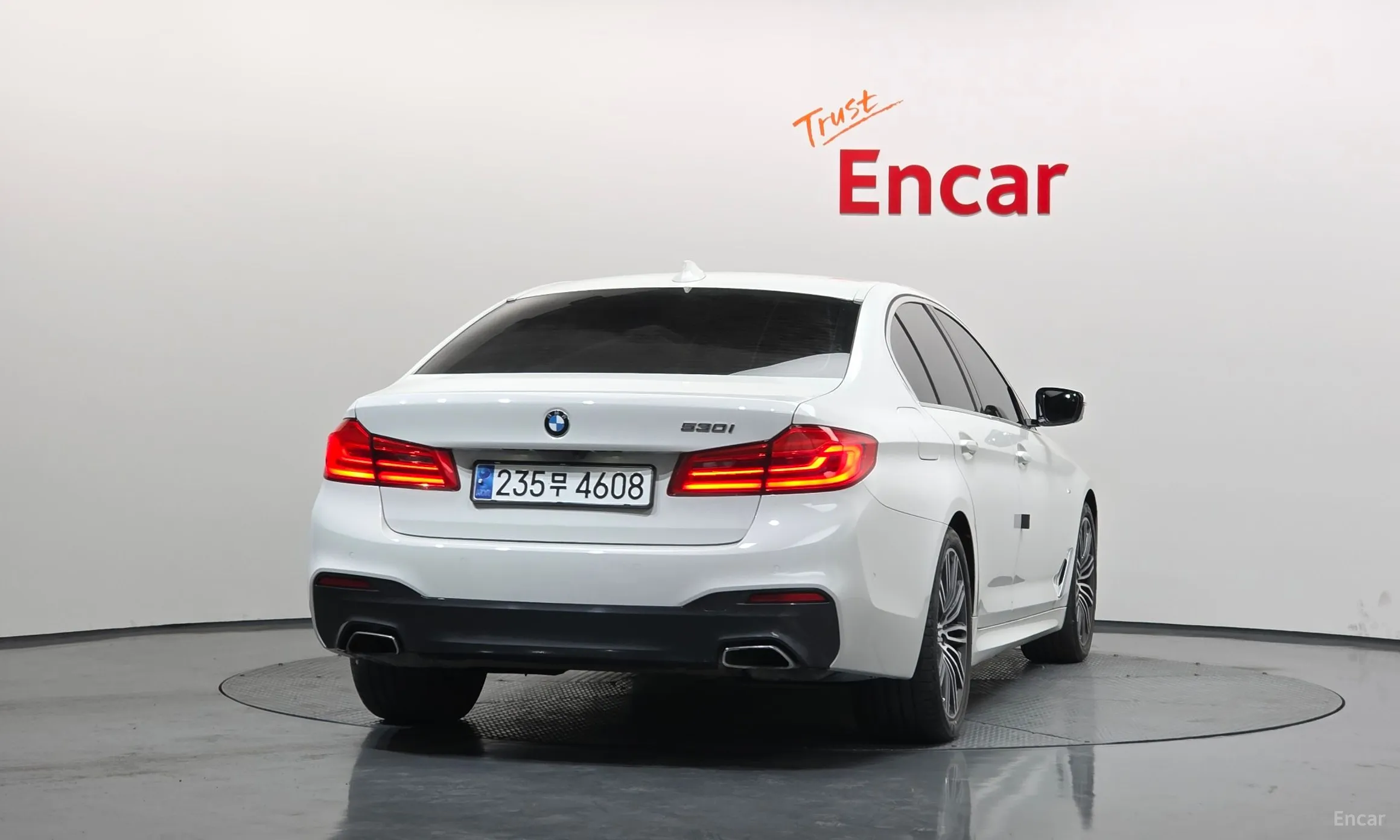 BMW 5 Series (G30) превью 4
