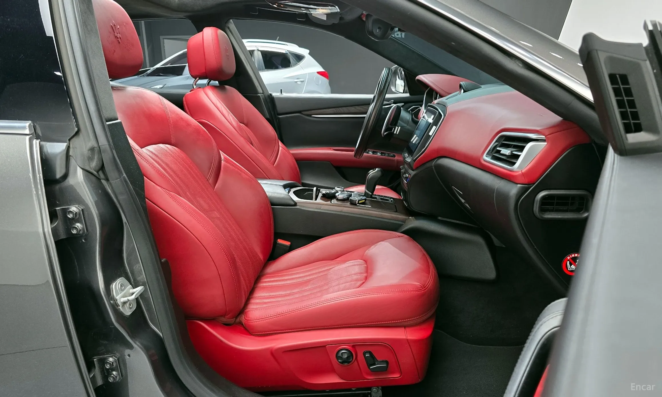 Maserati Ghibli превью 10