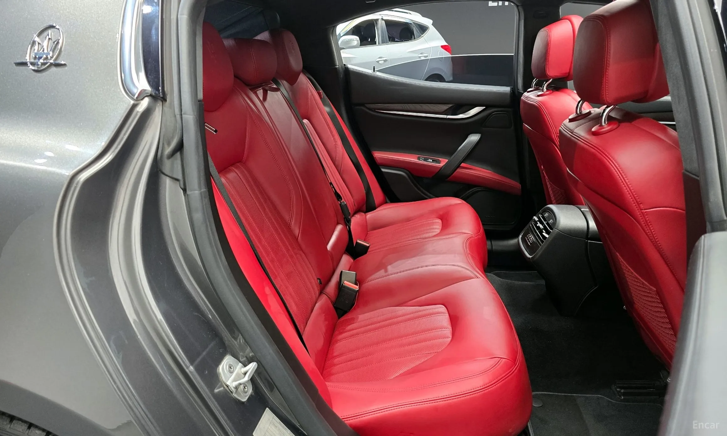 Maserati Ghibli превью 12