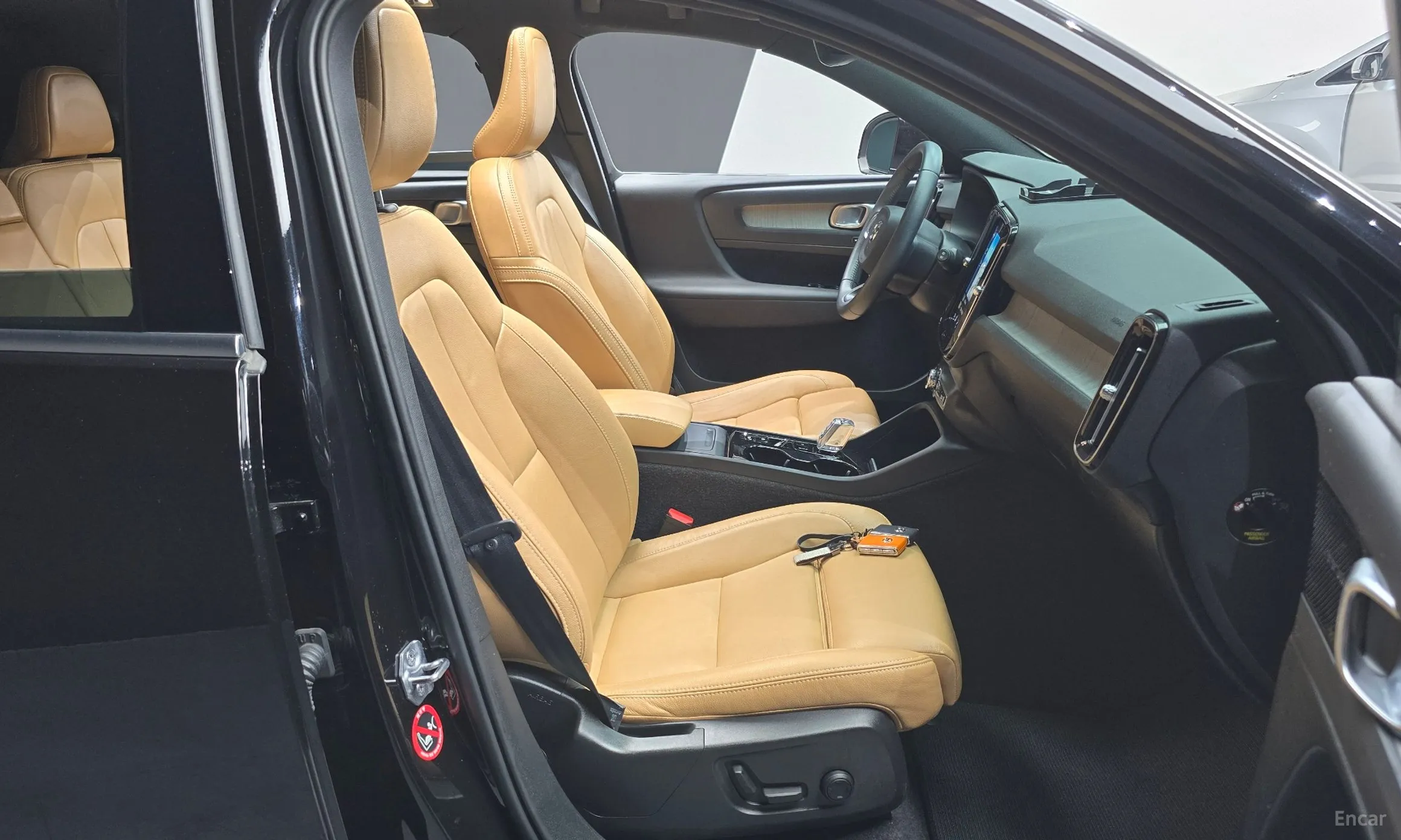 Volvo XC40 превью 10