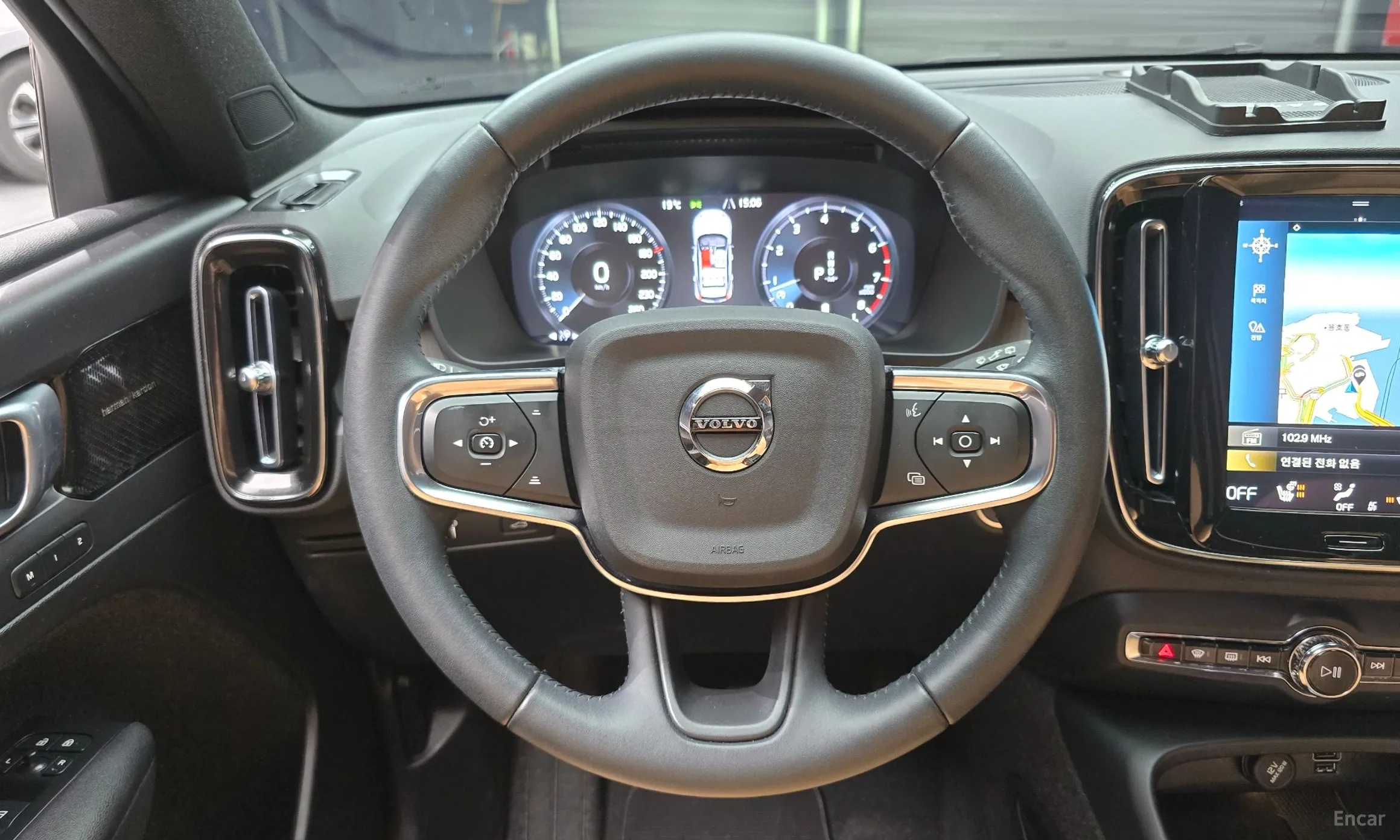 Volvo XC40 превью 13