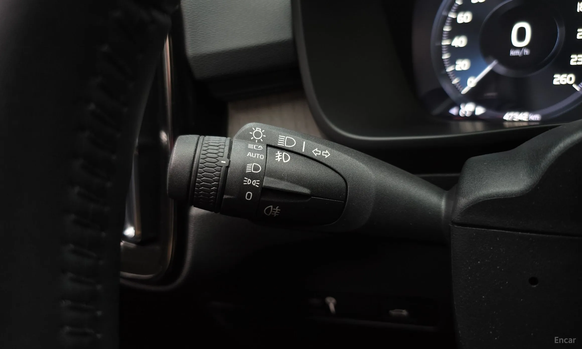 Volvo XC40 превью 17