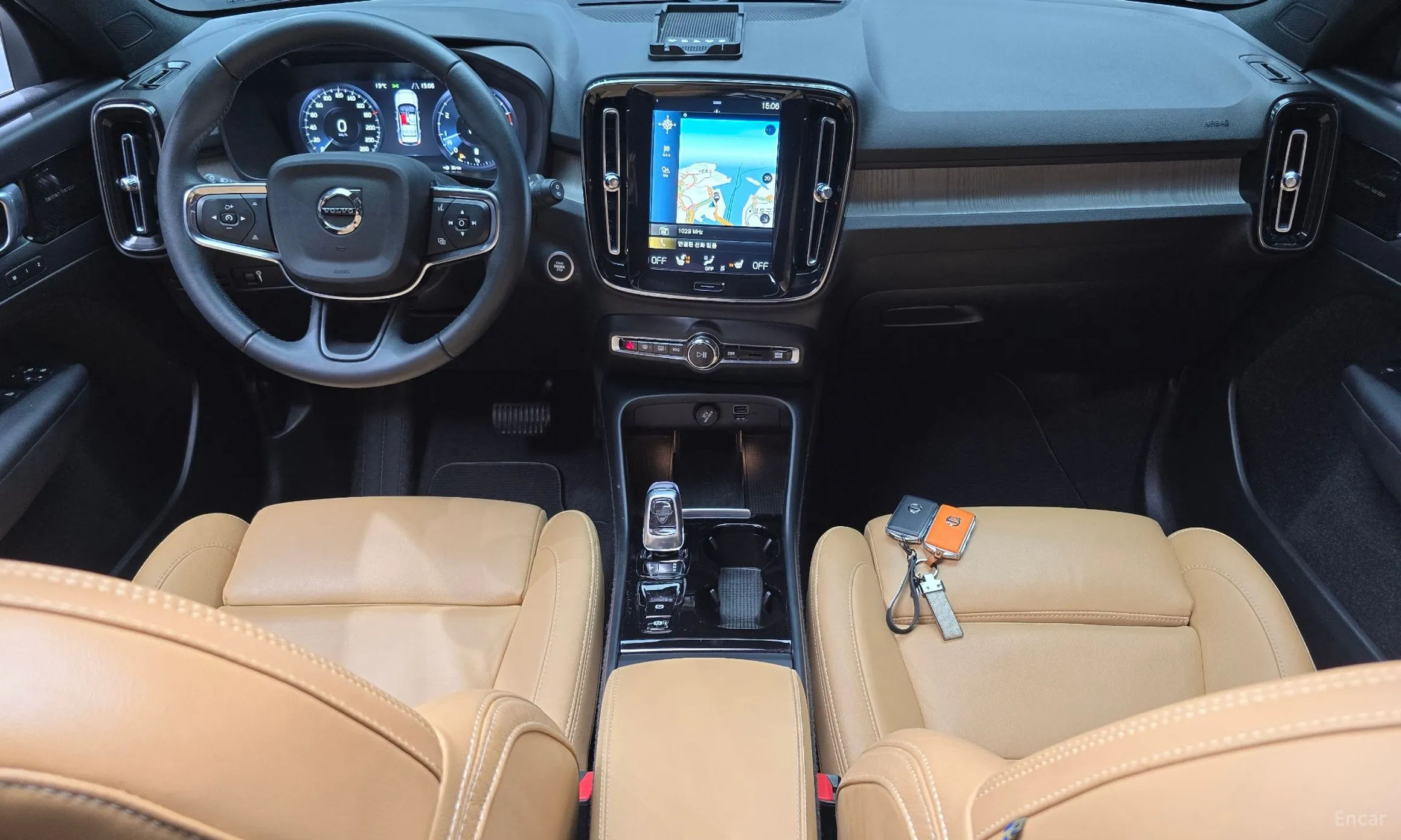 Volvo XC40 превью 7