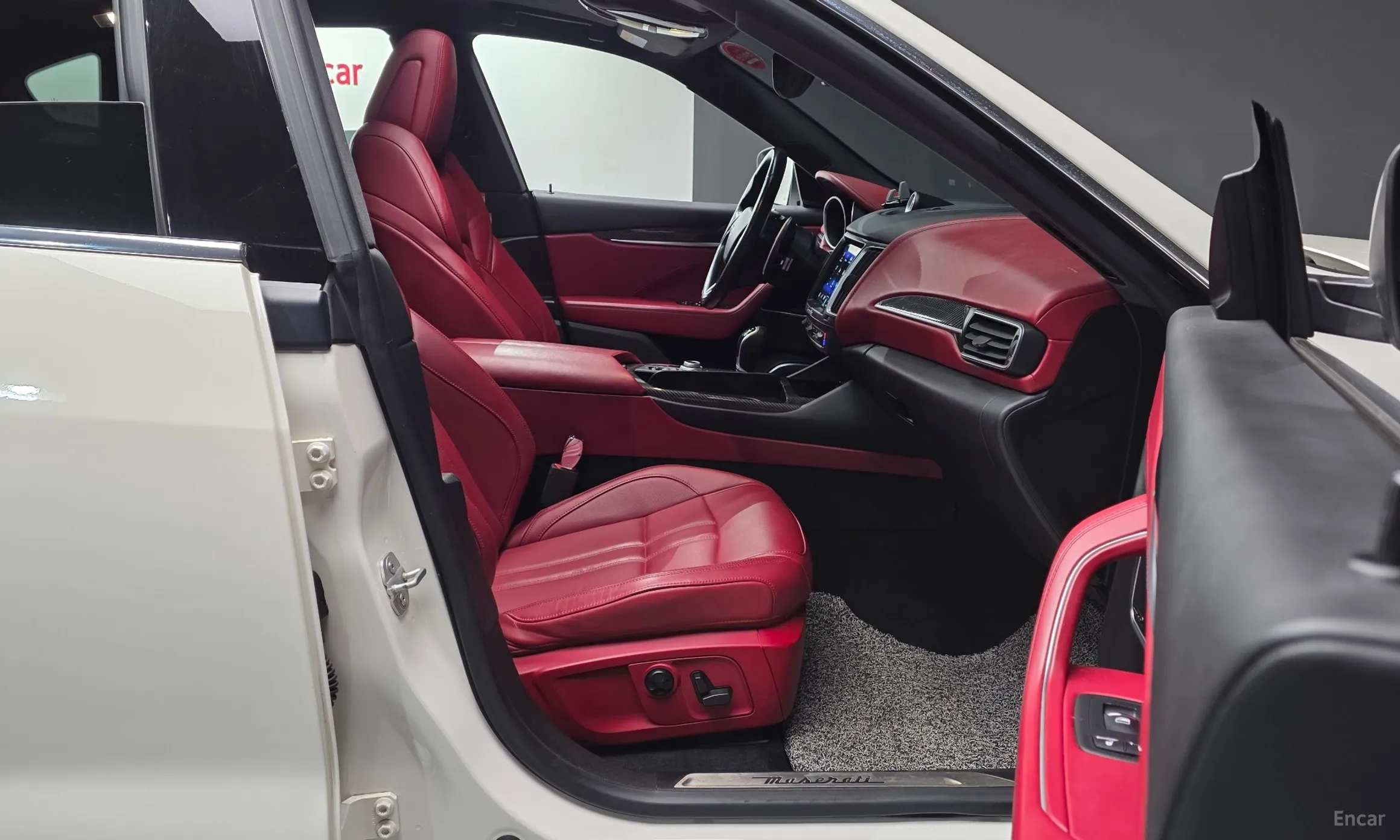 Maserati Levante превью 11