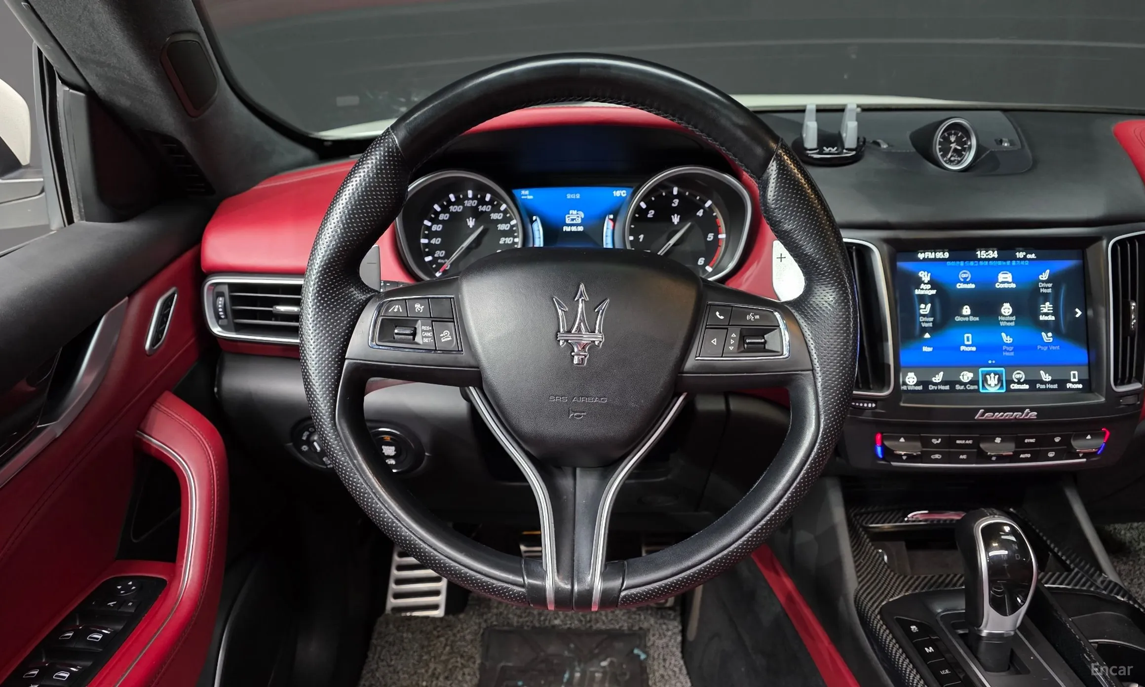 Maserati Levante превью 13