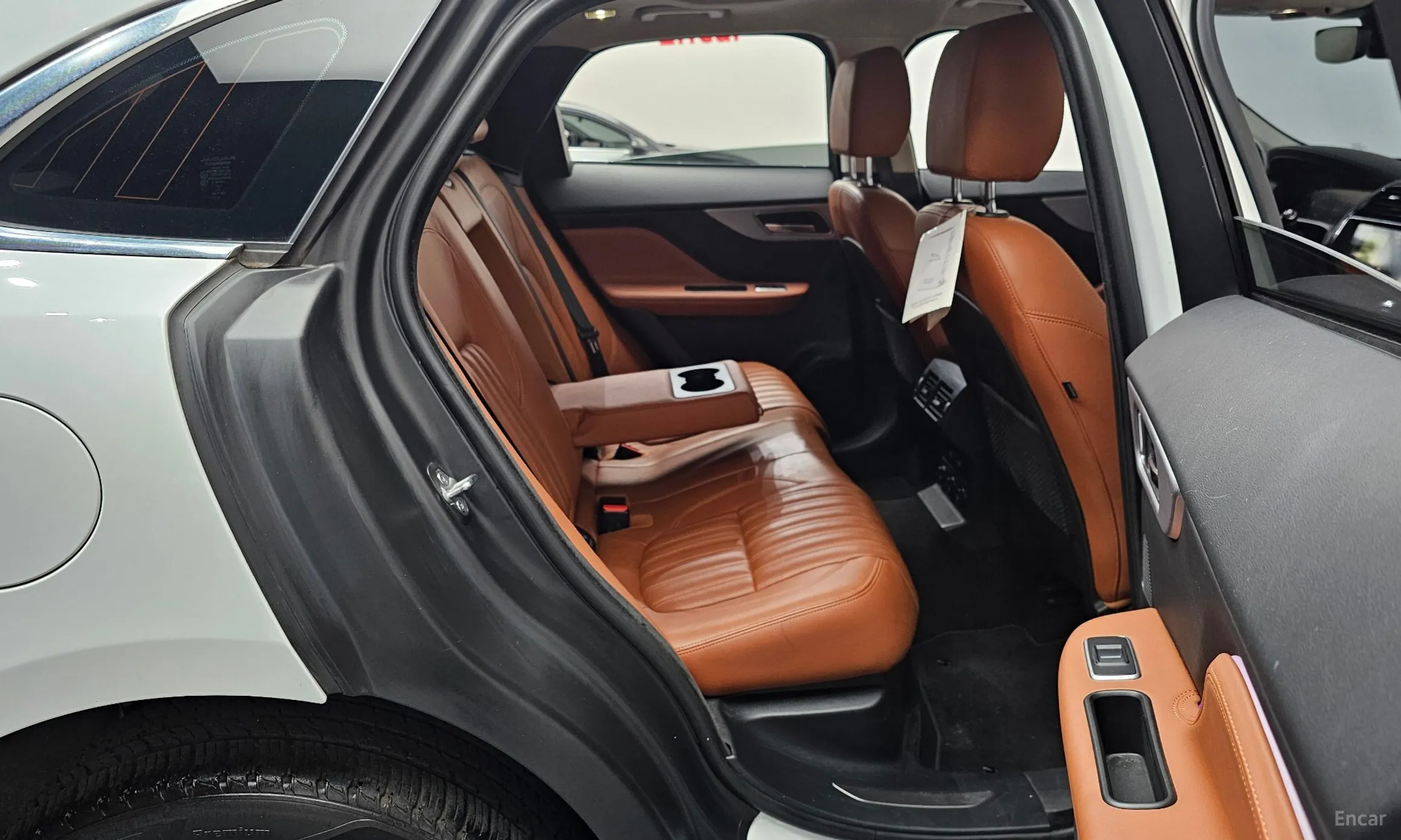 Jaguar F-PACE превью 12