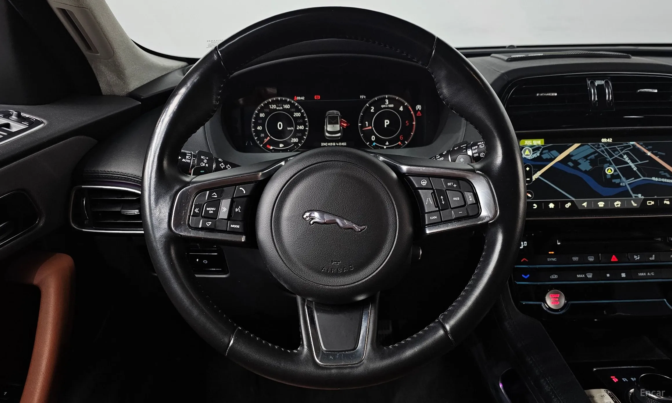 Jaguar F-PACE превью 13