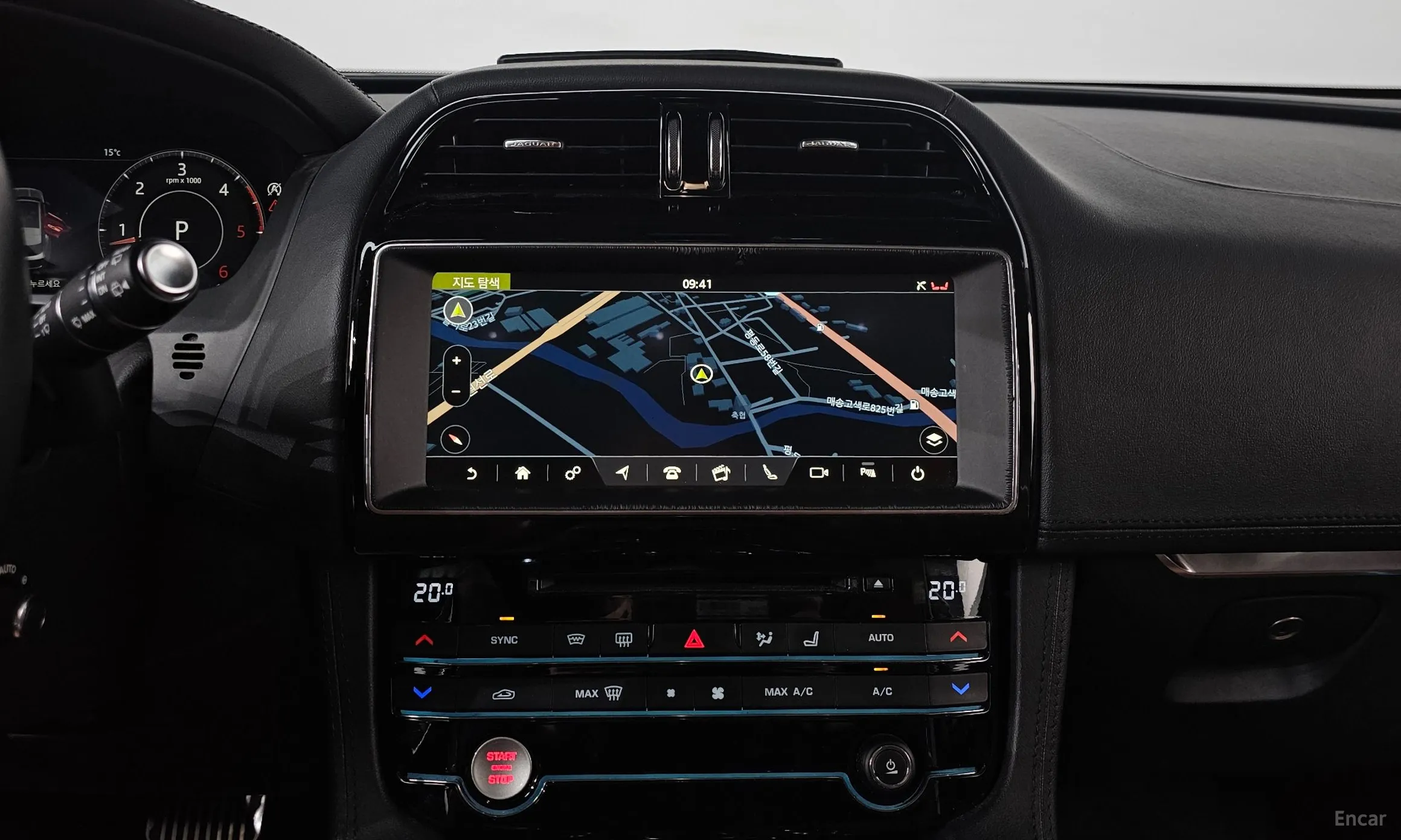 Jaguar F-PACE превью 14