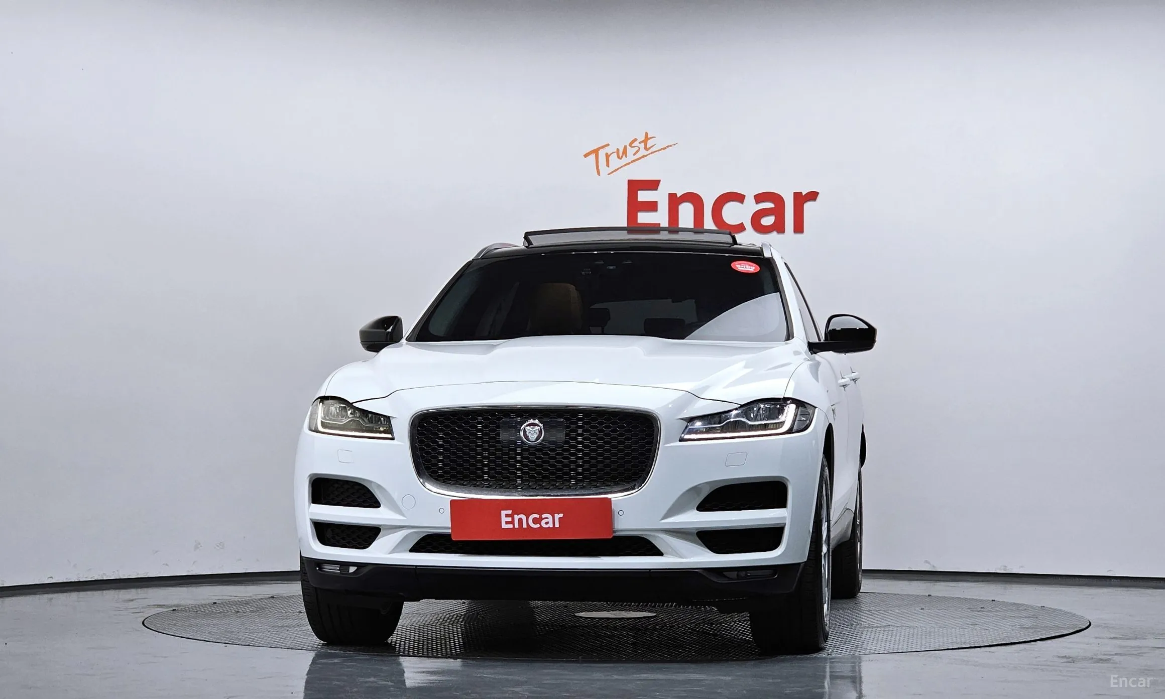 Jaguar F-PACE превью 3
