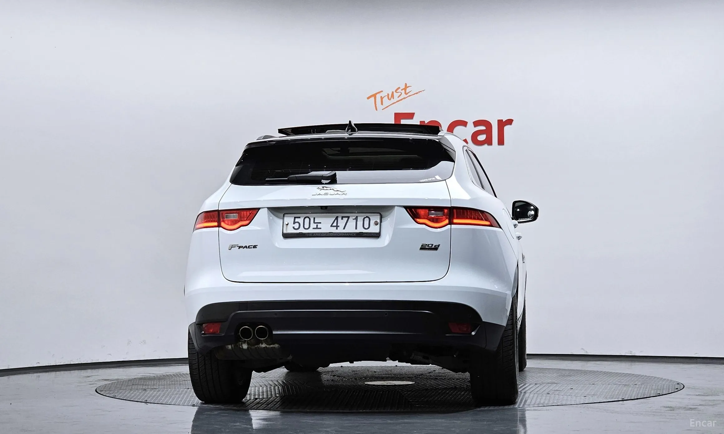Jaguar F-PACE превью 4