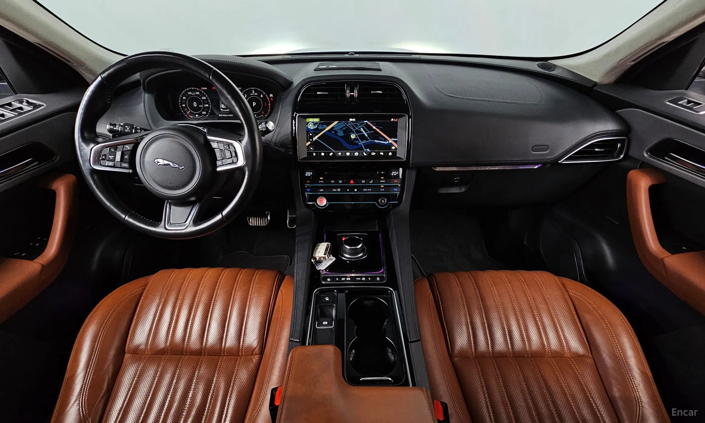 Jaguar F-PACE превью 7