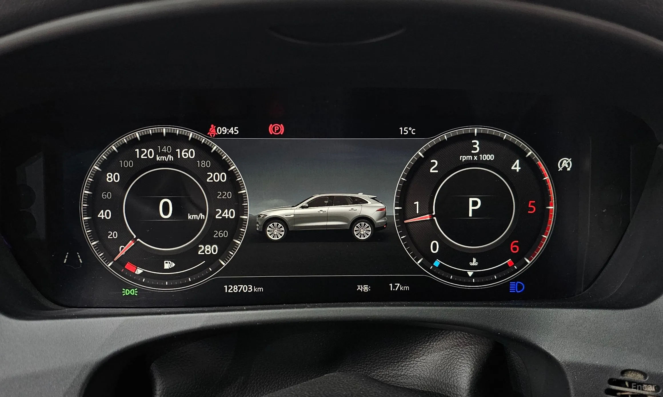 Jaguar F-PACE превью 8