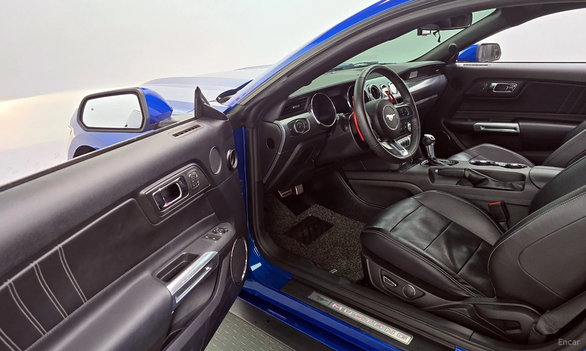Ford Mustang превью 10