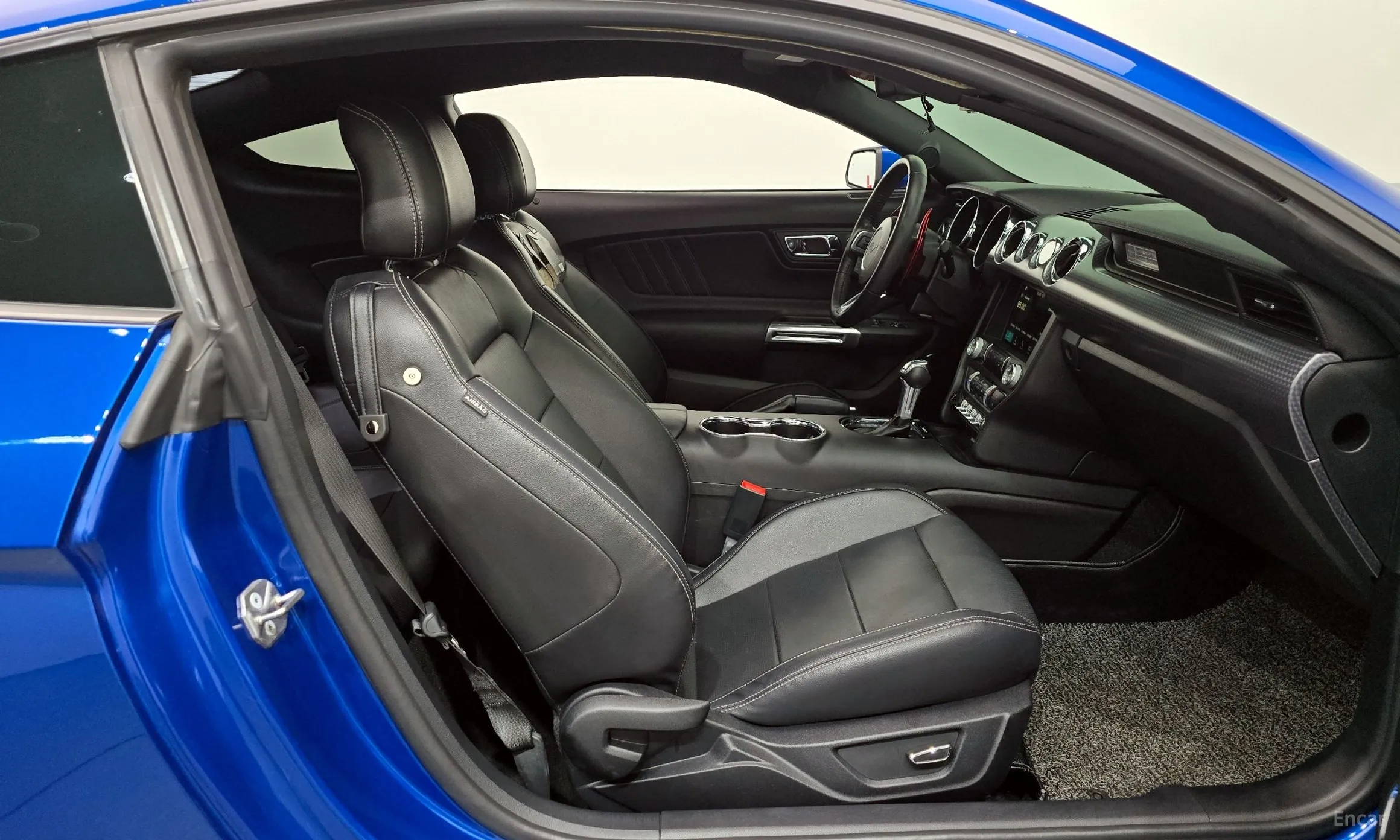 Ford Mustang превью 11