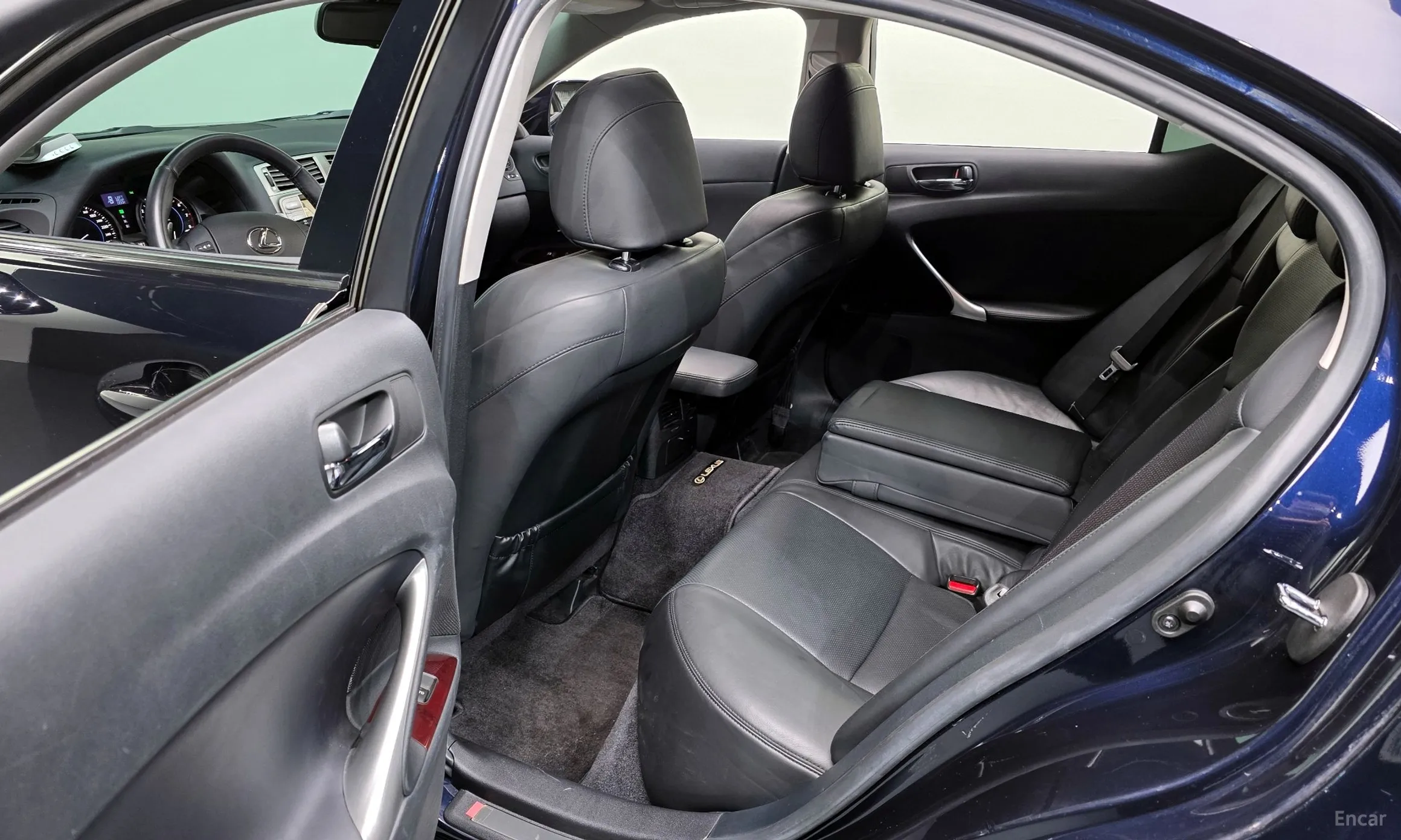 Lexus IS250 превью 12